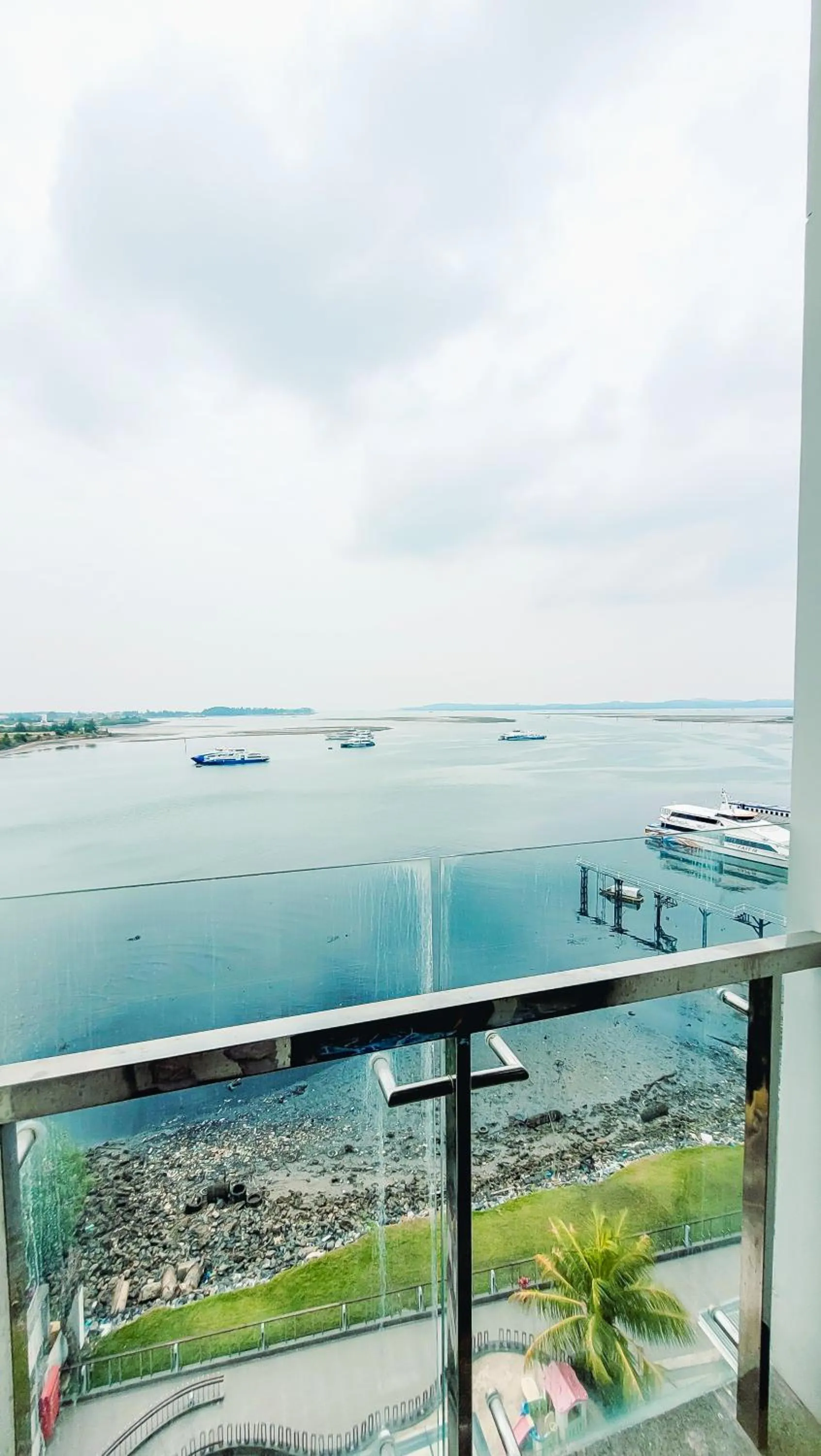 Balcony/Terrace in Palam Mansion at Apartment One Residence