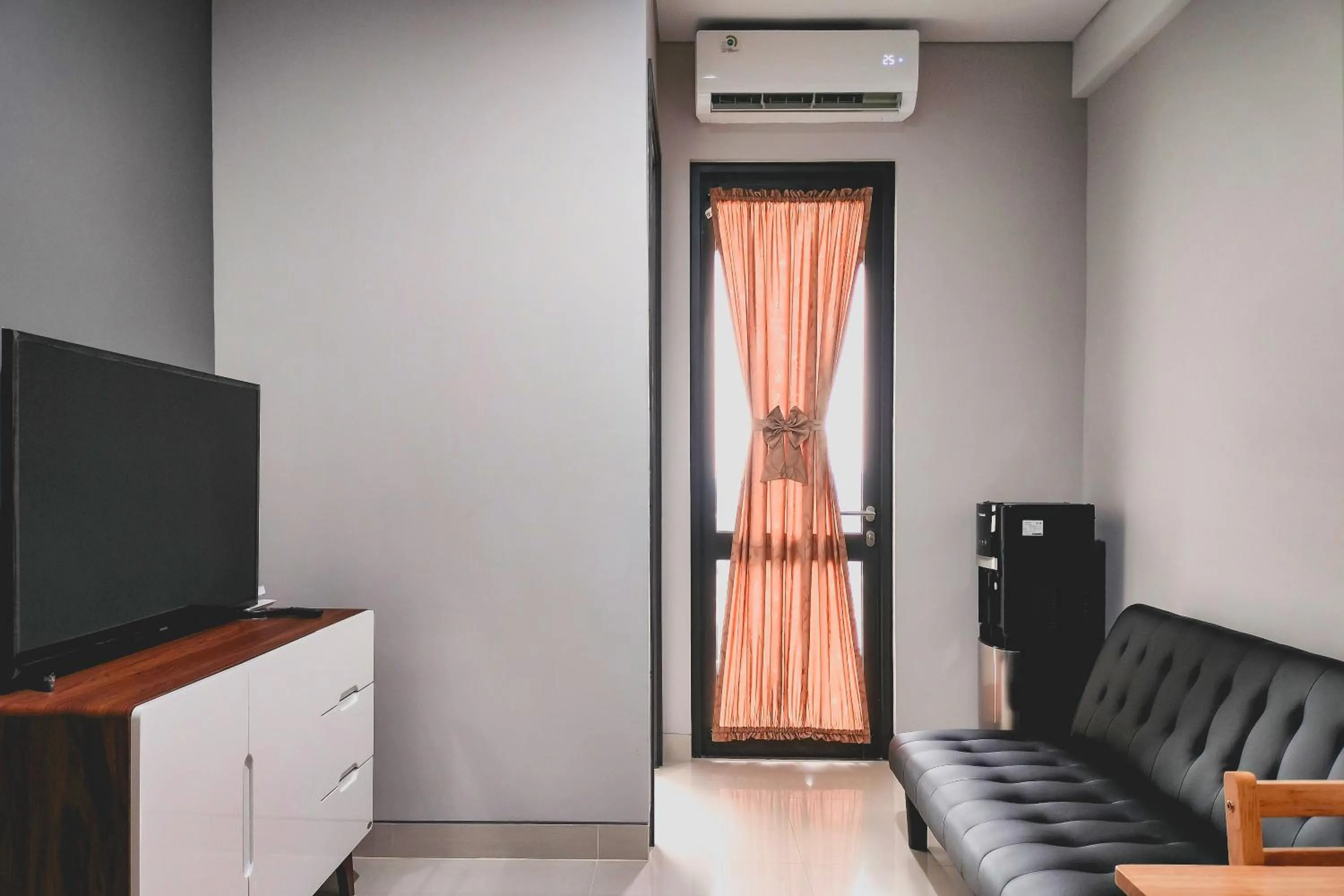 Communal lounge/ TV room in Palam Mansion at Apartment One Residence