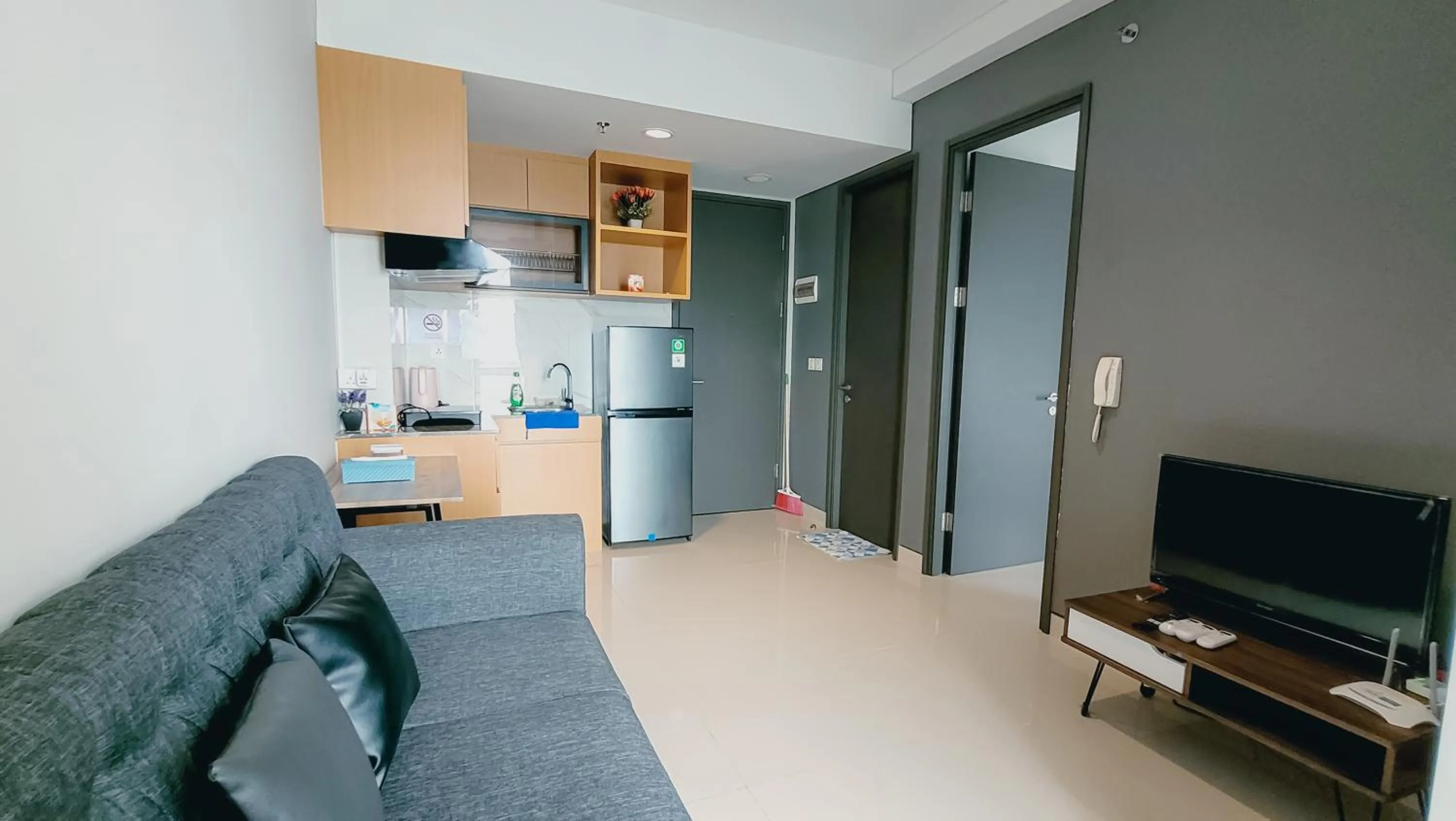 Communal lounge/ TV room in Palam Mansion at Apartment One Residence