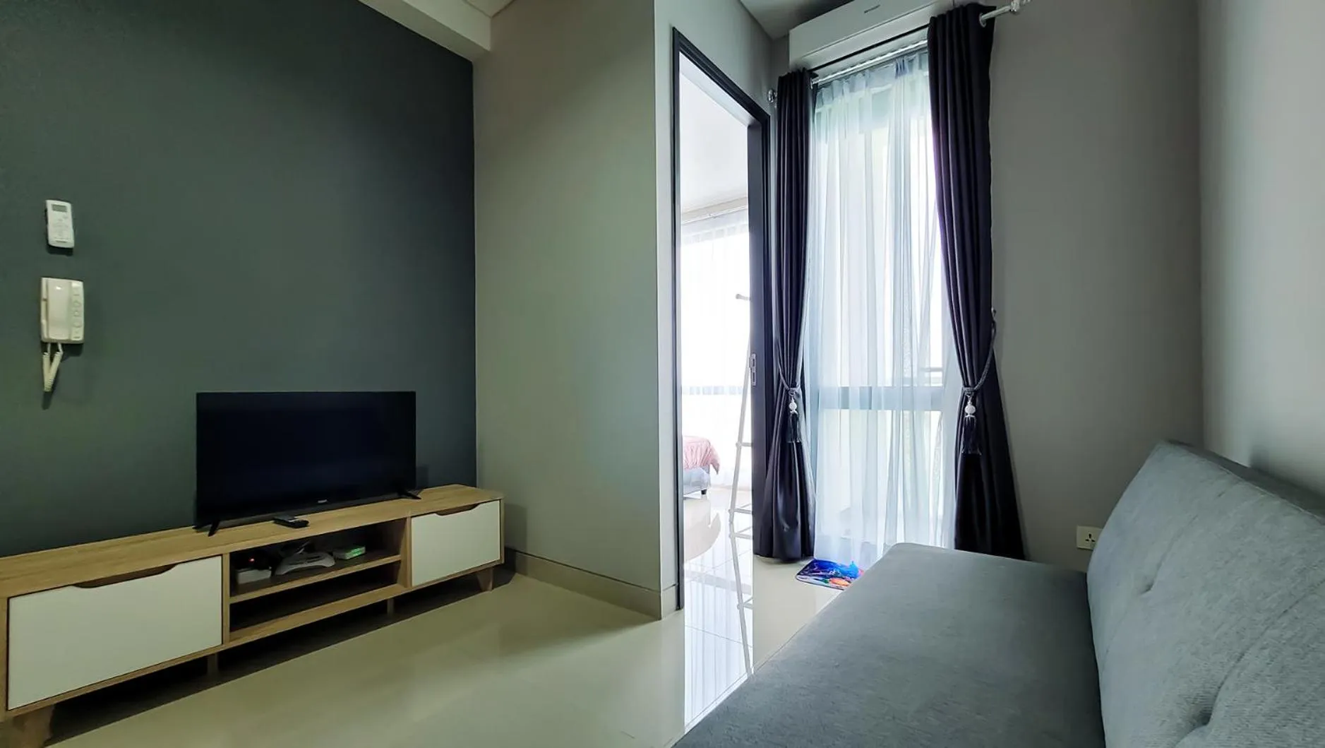 Communal lounge/ TV room in Palam Mansion at Apartment One Residence