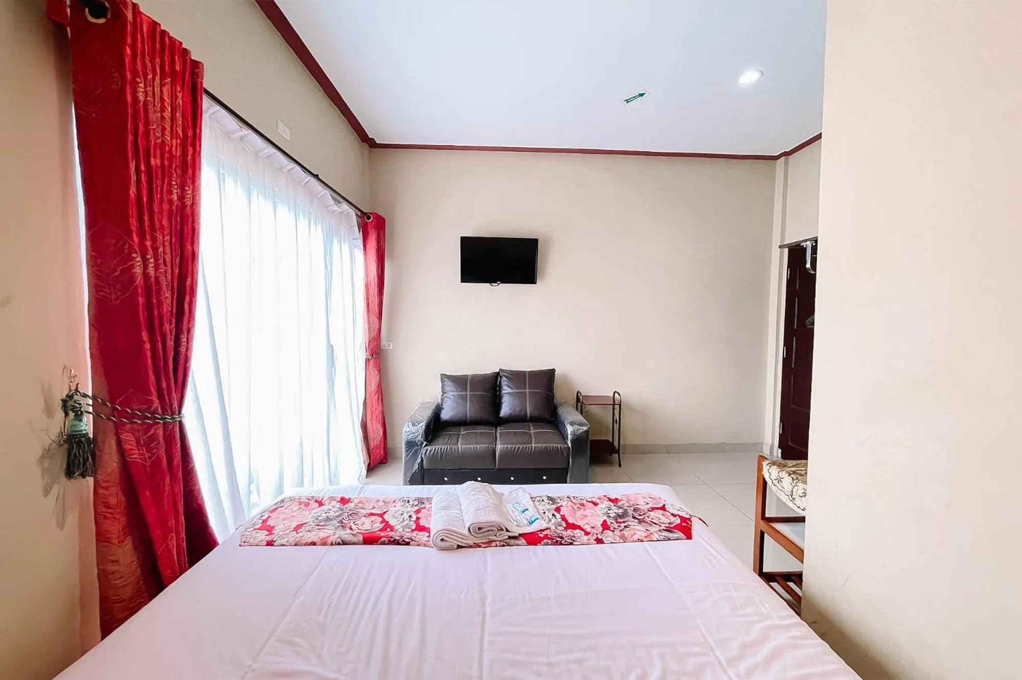 Bed in Hotel New Dieng By Helocus