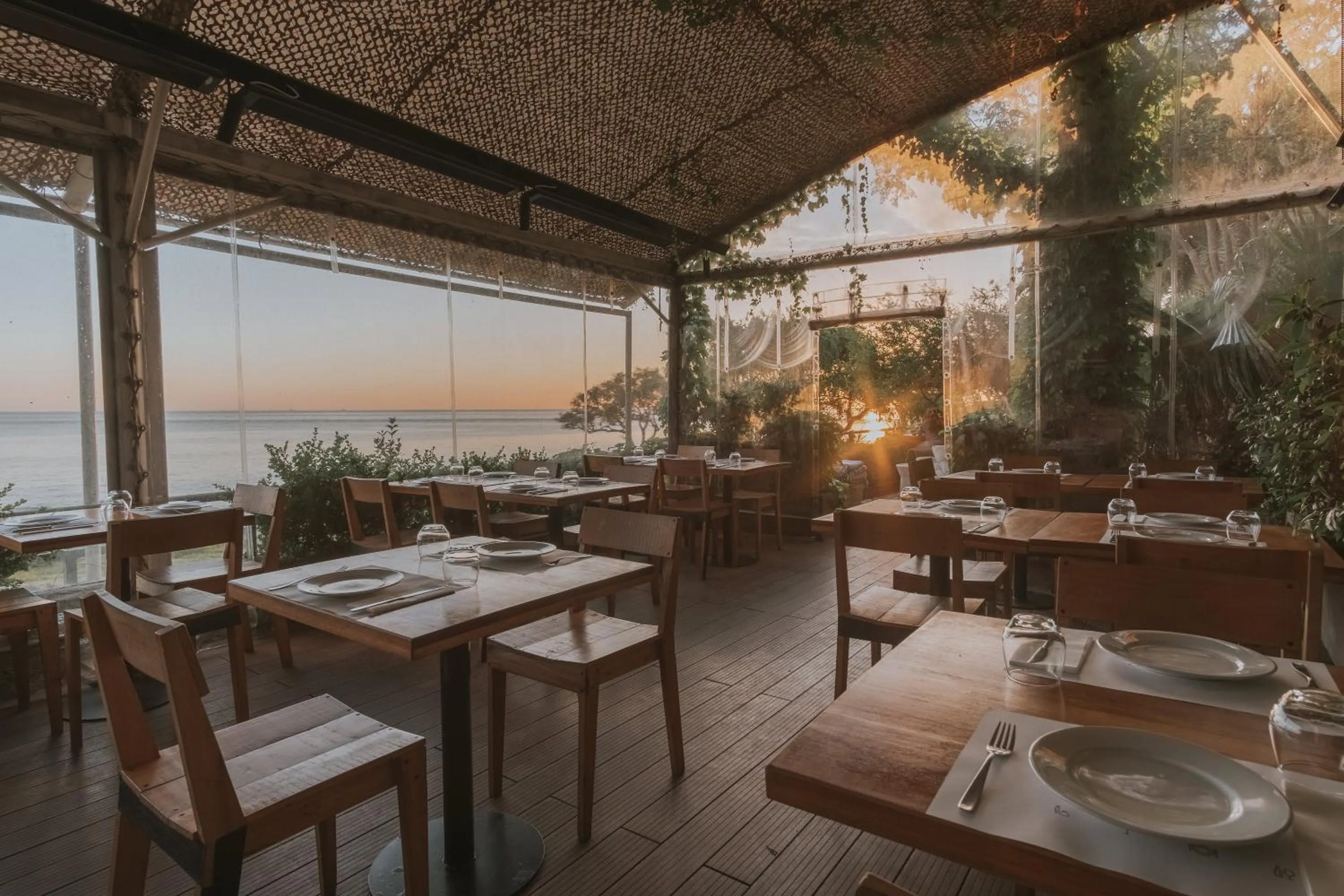 Restaurant/places to eat in Charco Hotel