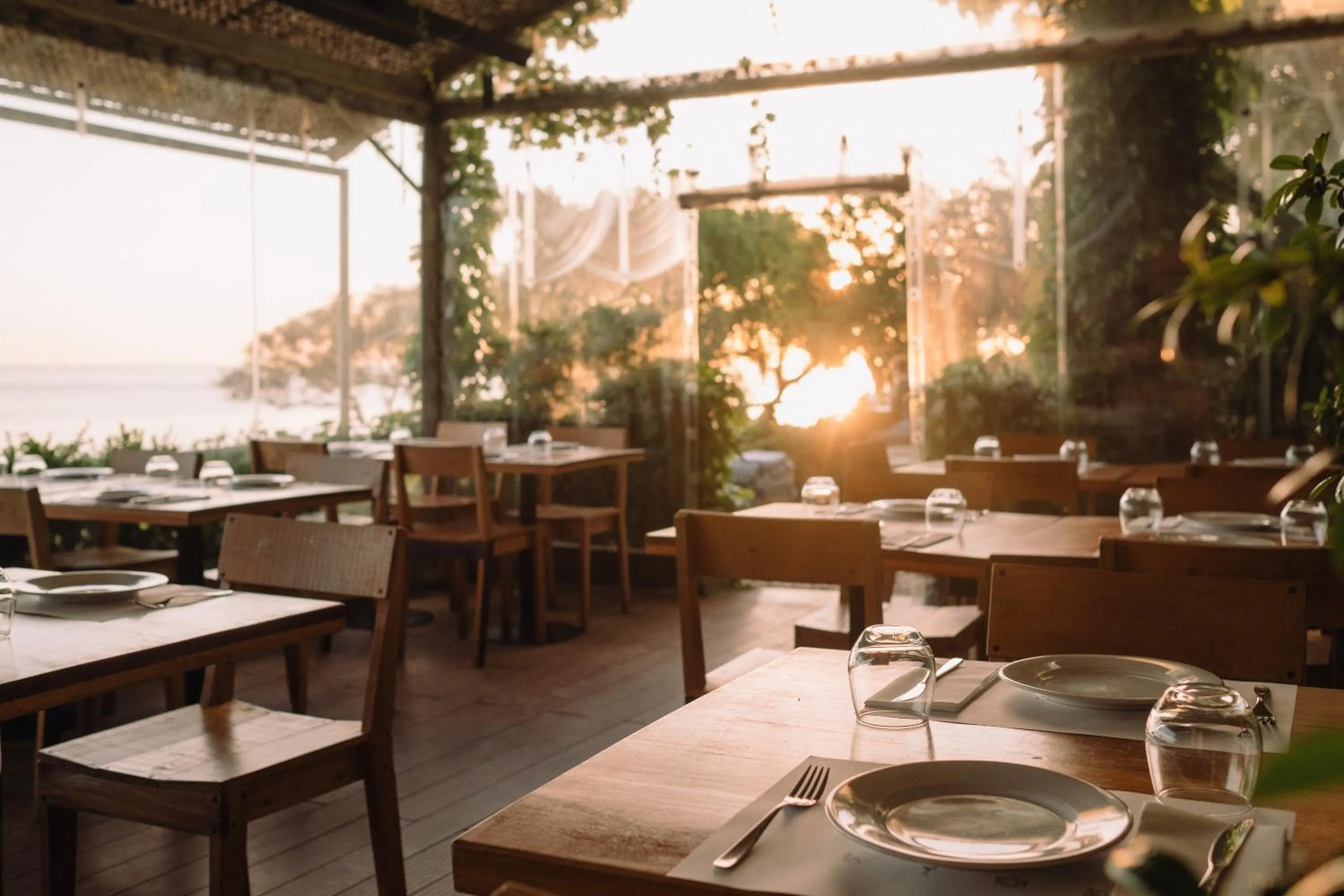 Restaurant/places to eat in Charco Hotel