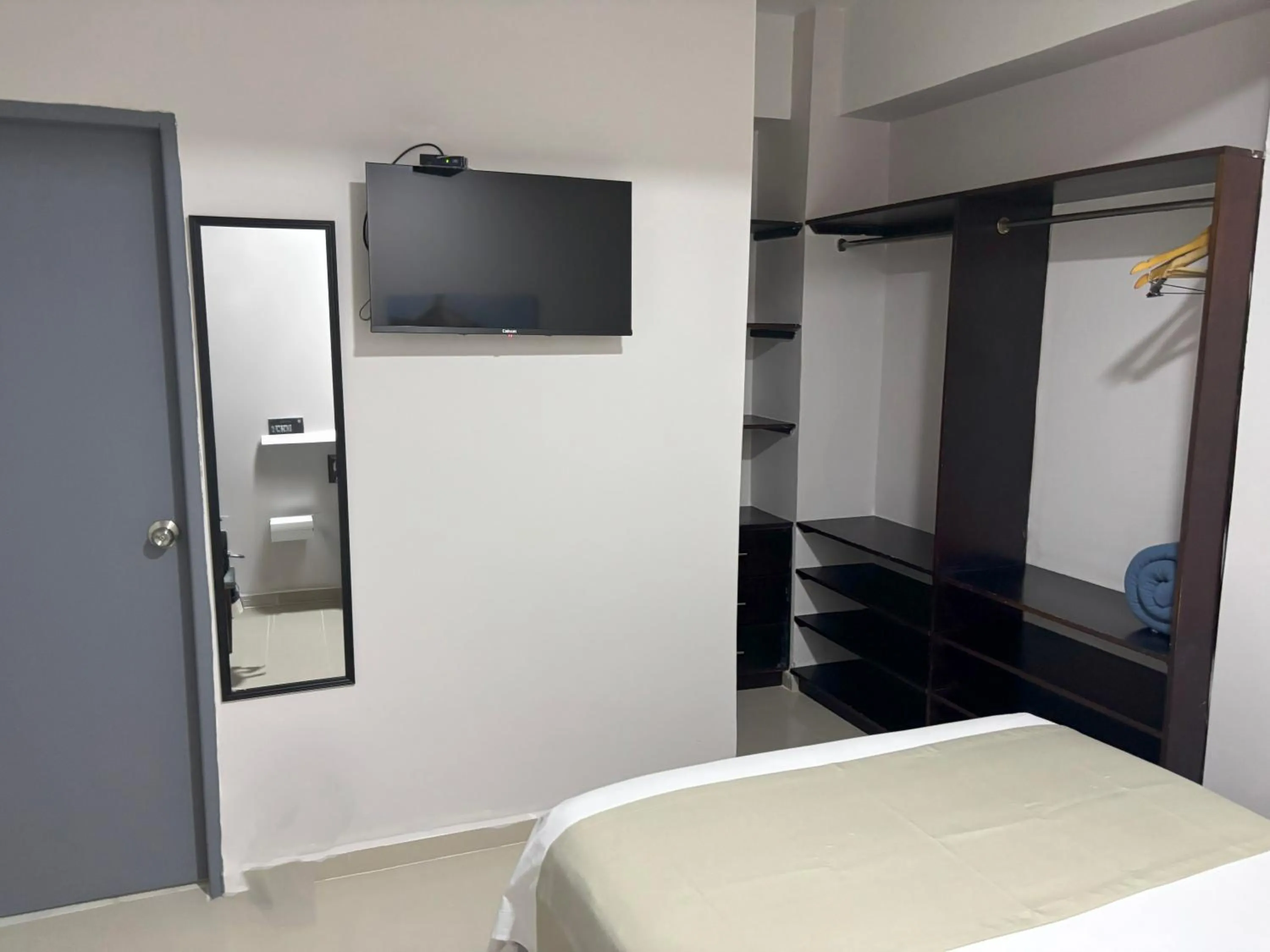 TV and multimedia, Bed in Hotel El Marqués De Manga