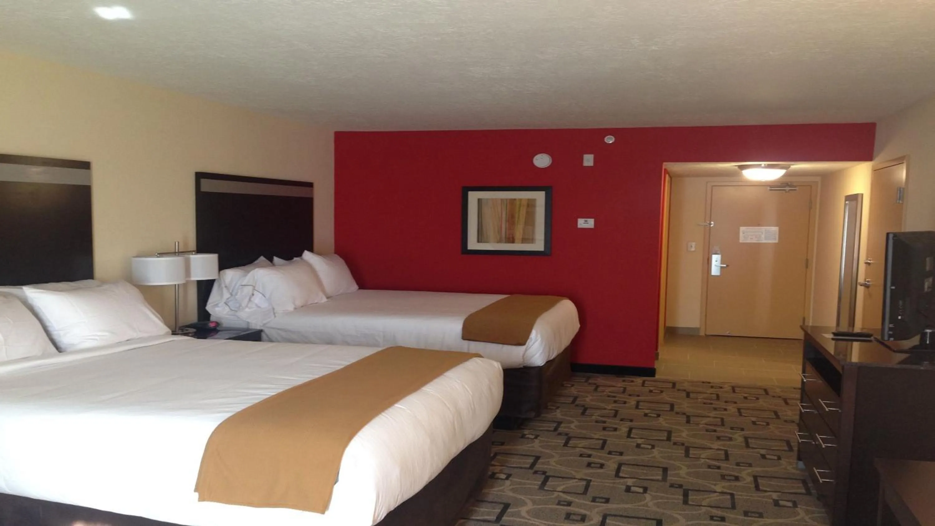 Photo of the whole room, Bed in Holiday Inn Express Augusta Downtown by IHG