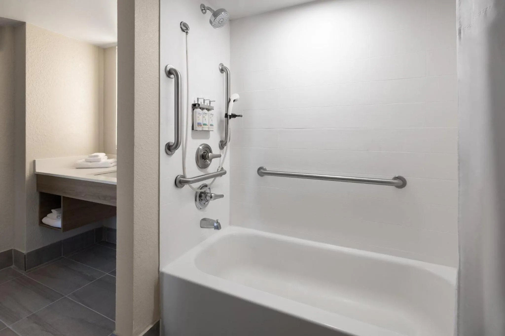 Photo of the whole room in Holiday Inn Express Augusta Downtown by IHG