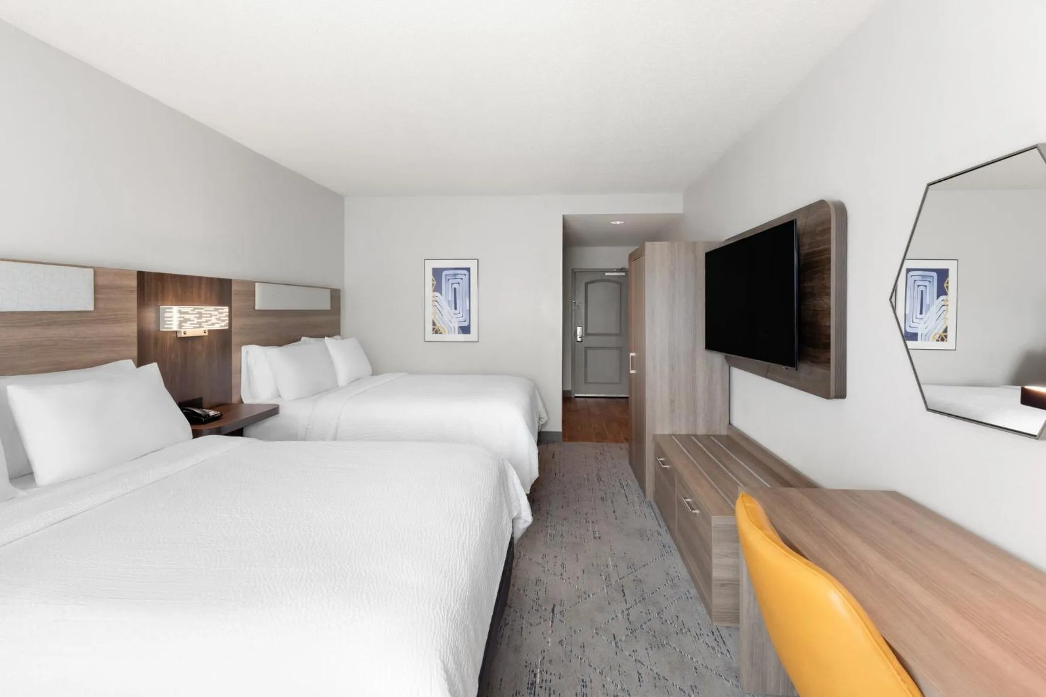 Photo of the whole room, Bed in Holiday Inn Express Hotel & Suites Huntsville West - Research Park by IHG