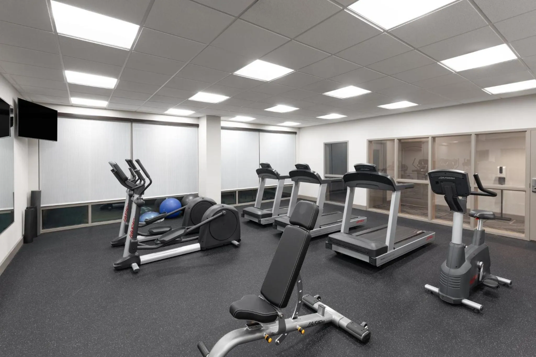 Fitness centre/facilities in Holiday Inn Express Hotel & Suites Huntsville West - Research Park by IHG