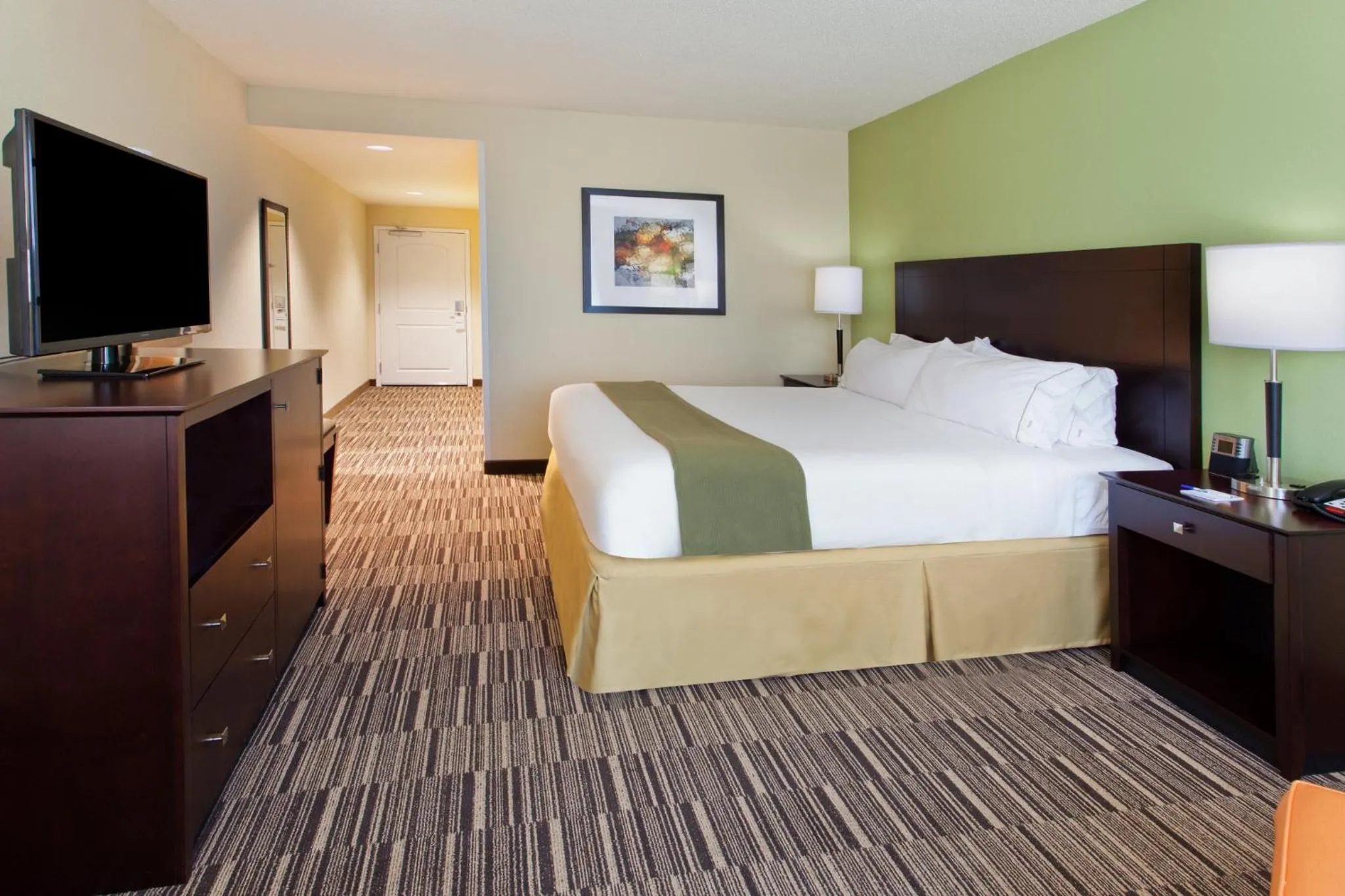 Photo of the whole room, Bed in Holiday Inn Express Hotel & Suites Huntsville West - Research Park by IHG