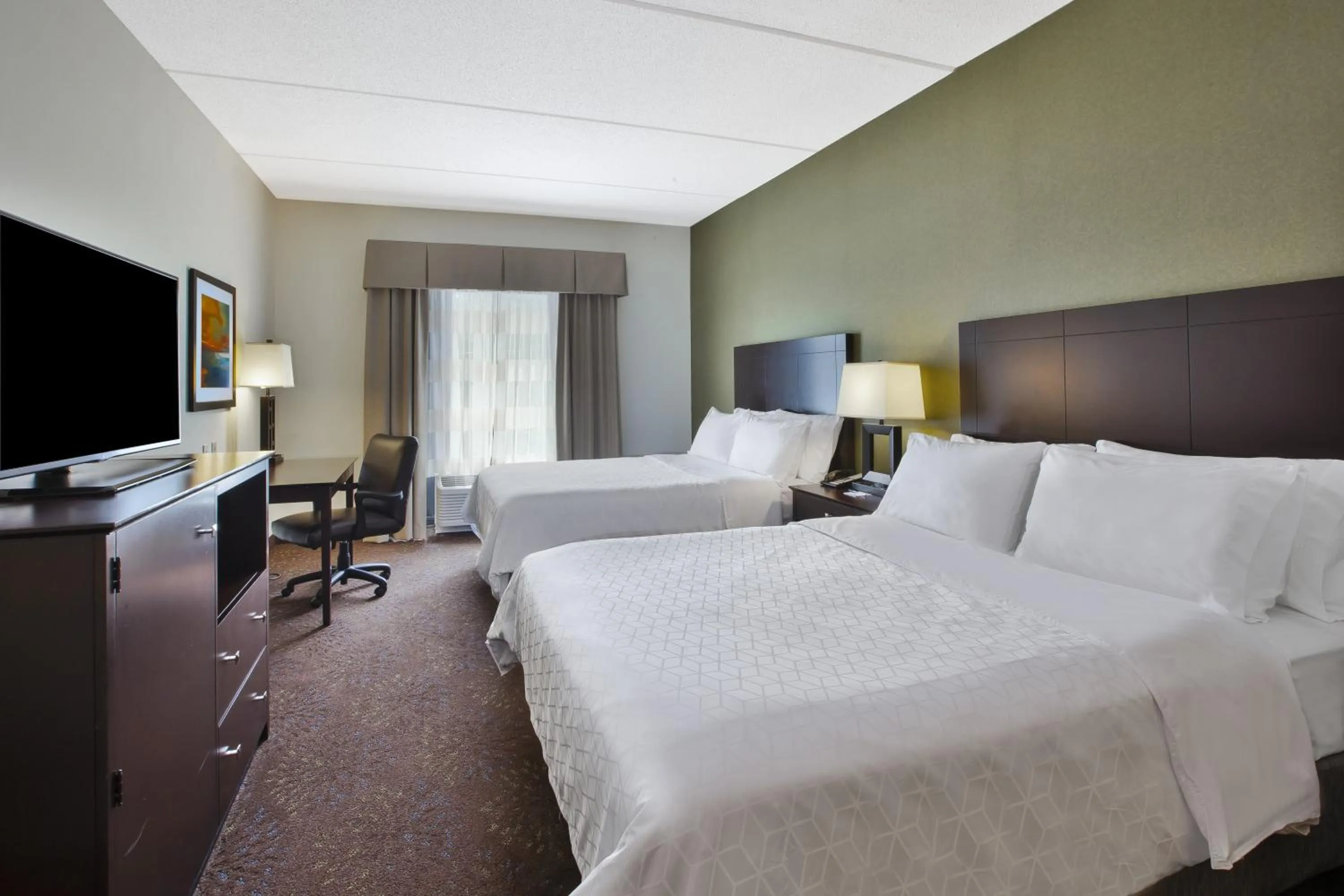 Bed in Holiday Inn Express & Suites Geneva Finger Lakes by IHG