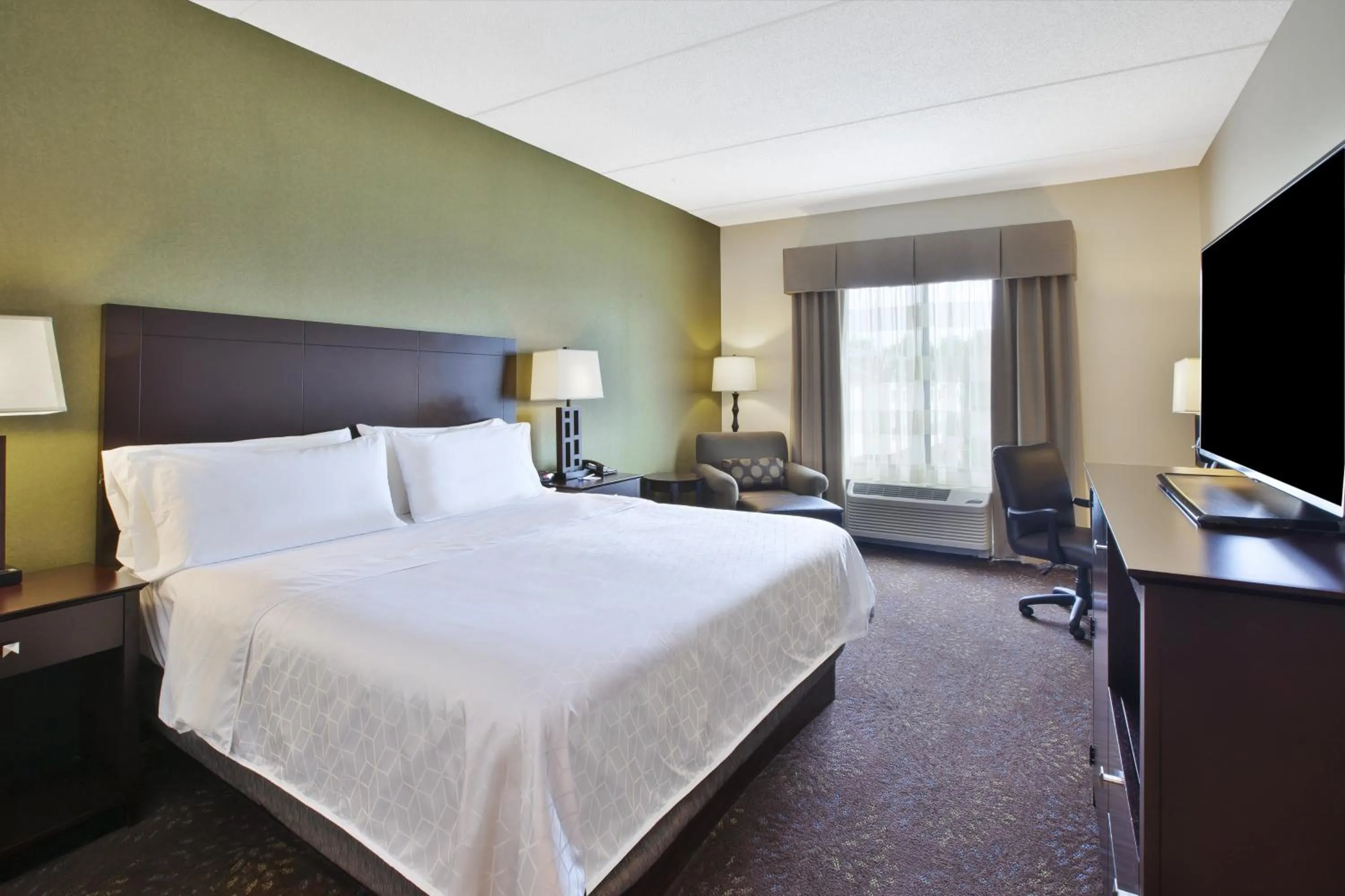 Photo of the whole room, Bed in Holiday Inn Express & Suites Geneva Finger Lakes by IHG