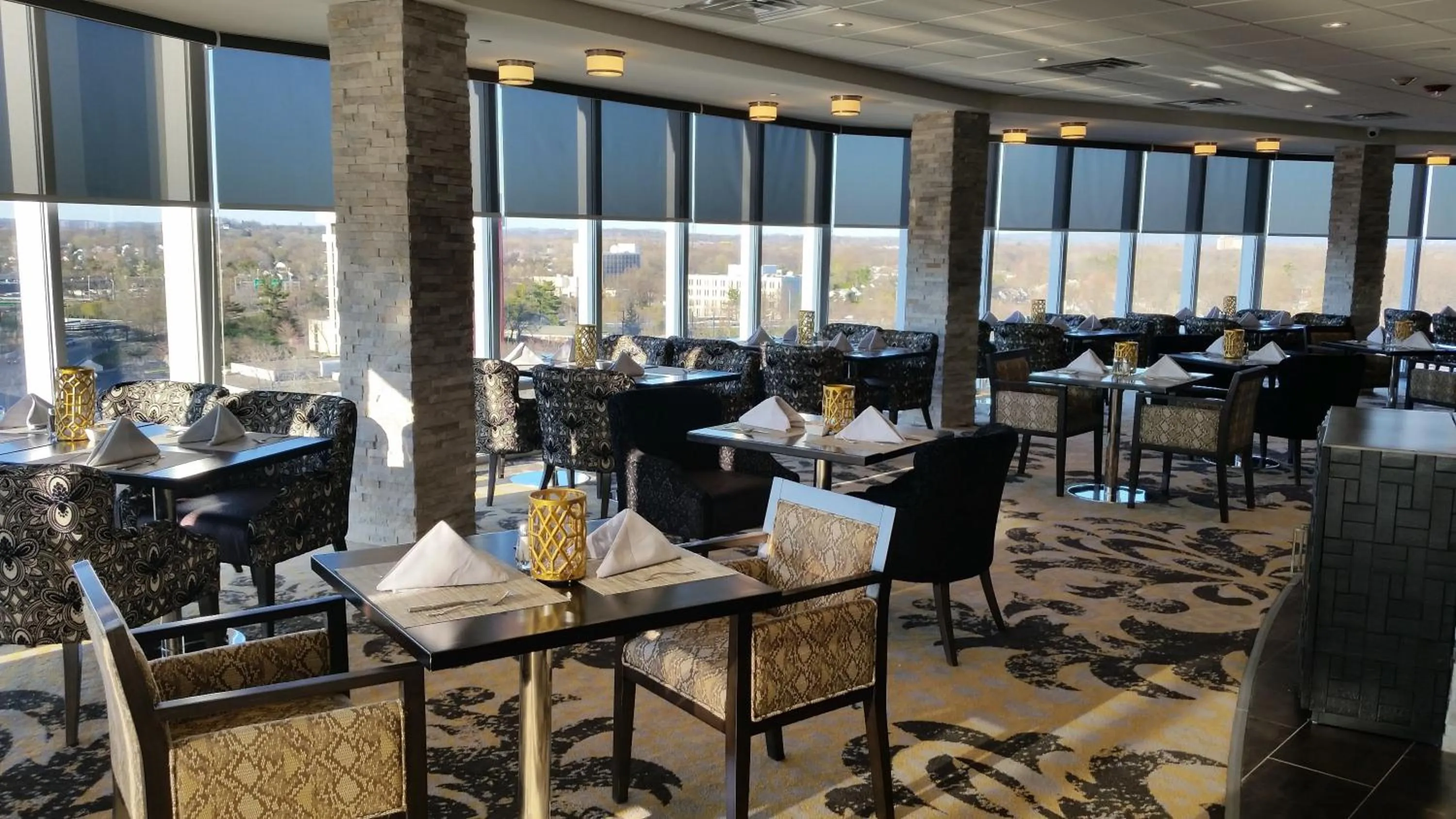 Restaurant/places to eat in Crowne Plaza Saddle Brook by IHG