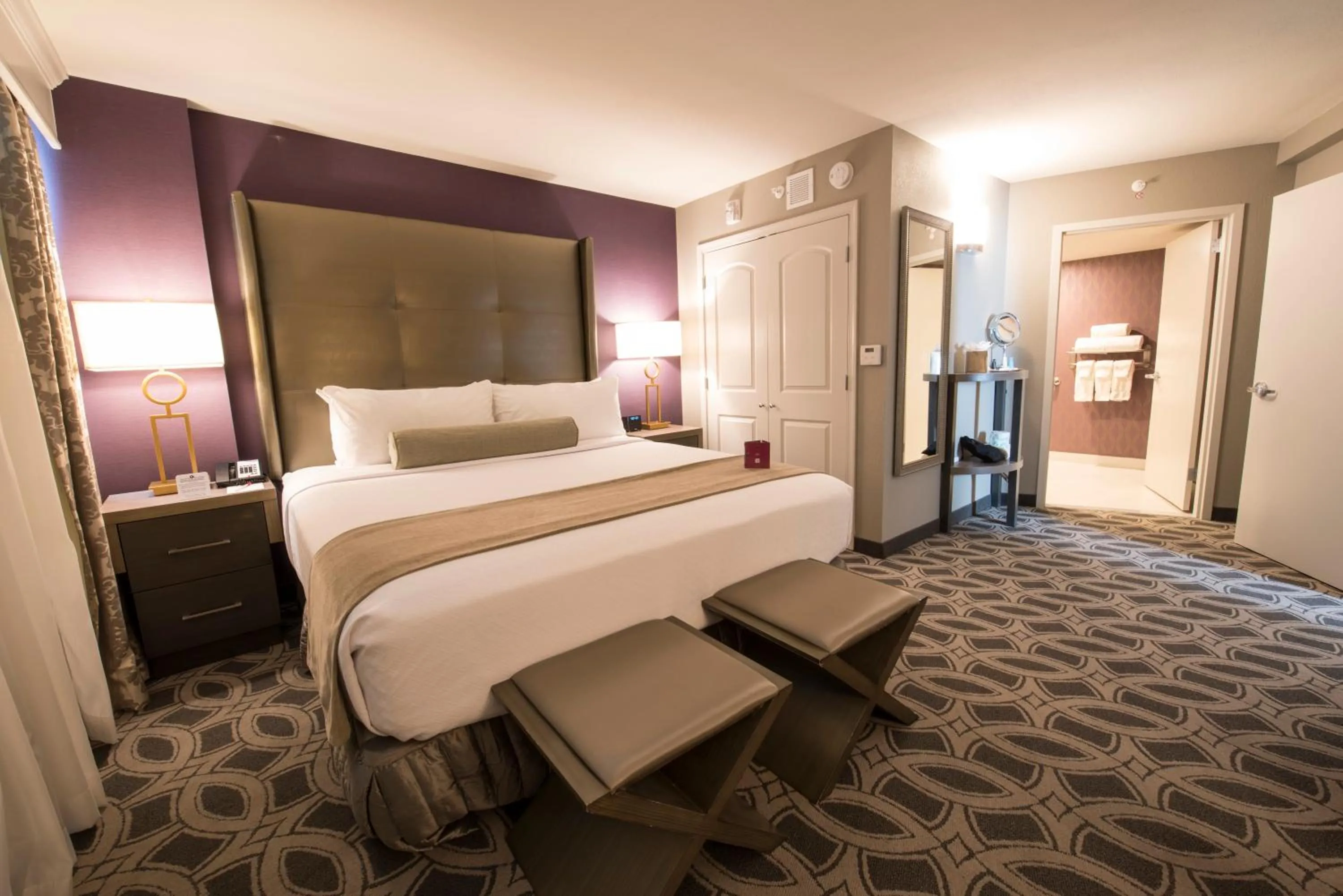 Photo of the whole room, Bed in Crowne Plaza Saddle Brook by IHG