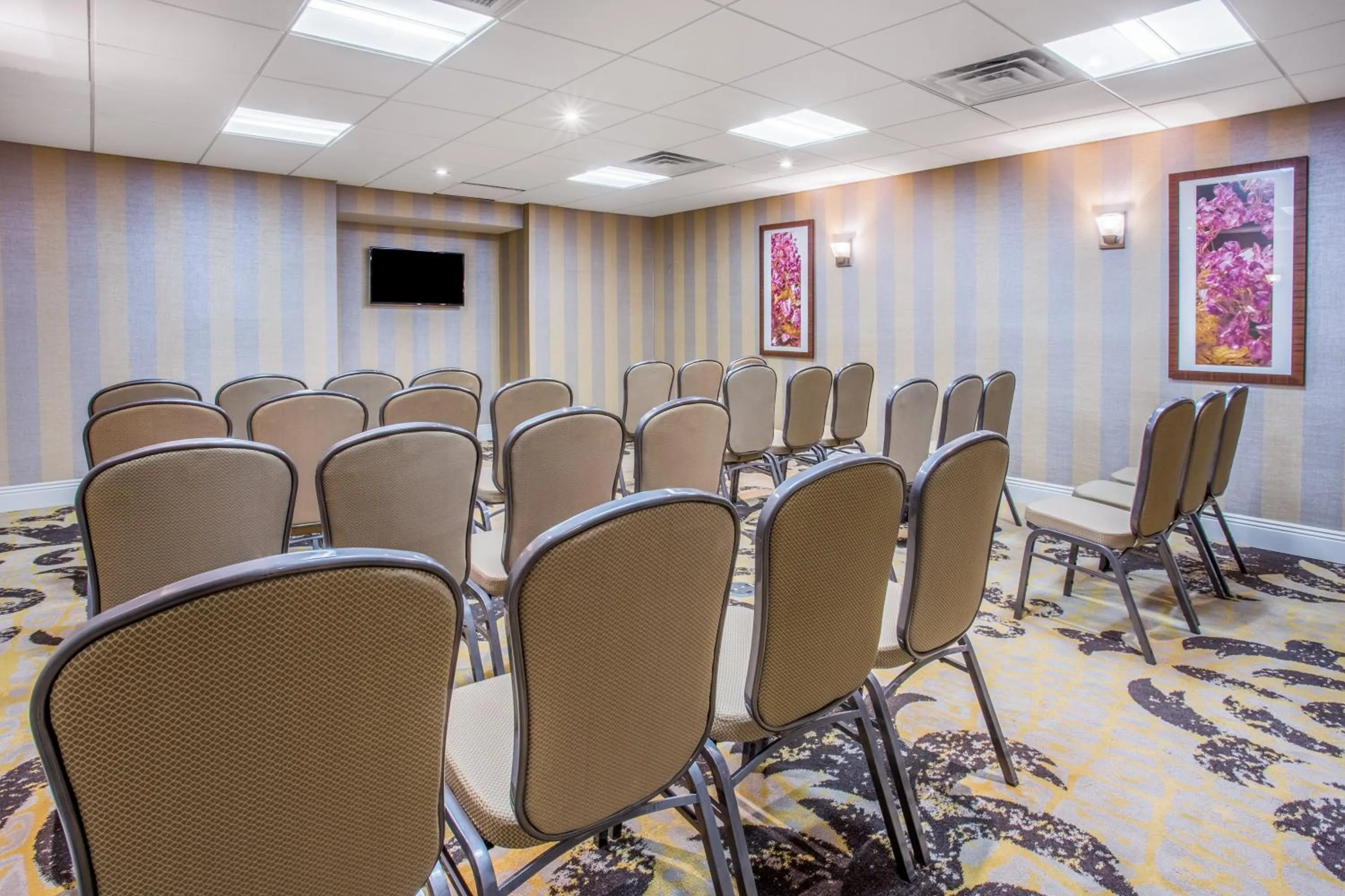 Meeting/conference room in Crowne Plaza Saddle Brook by IHG