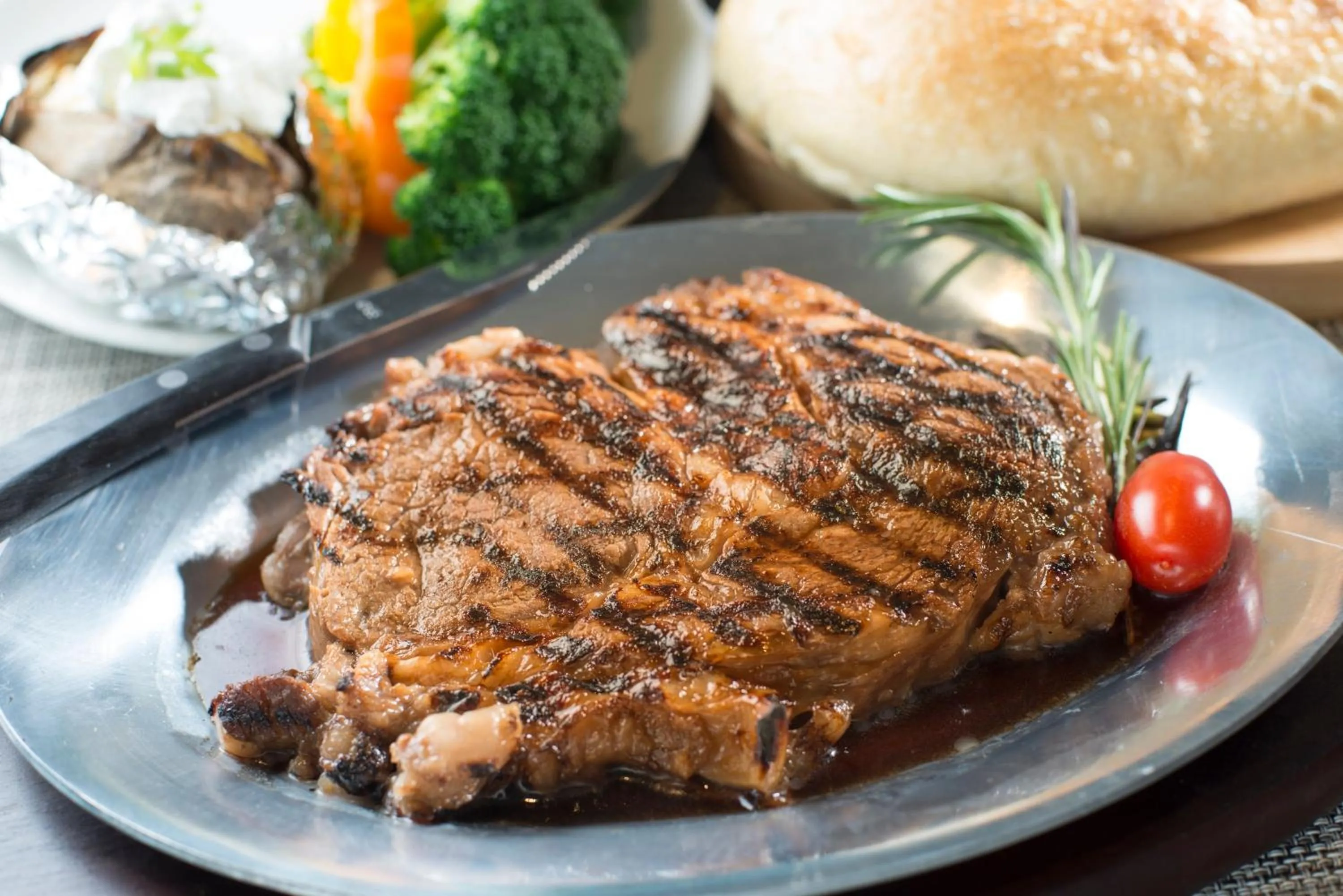 Restaurant/places to eat in Crowne Plaza Saddle Brook by IHG