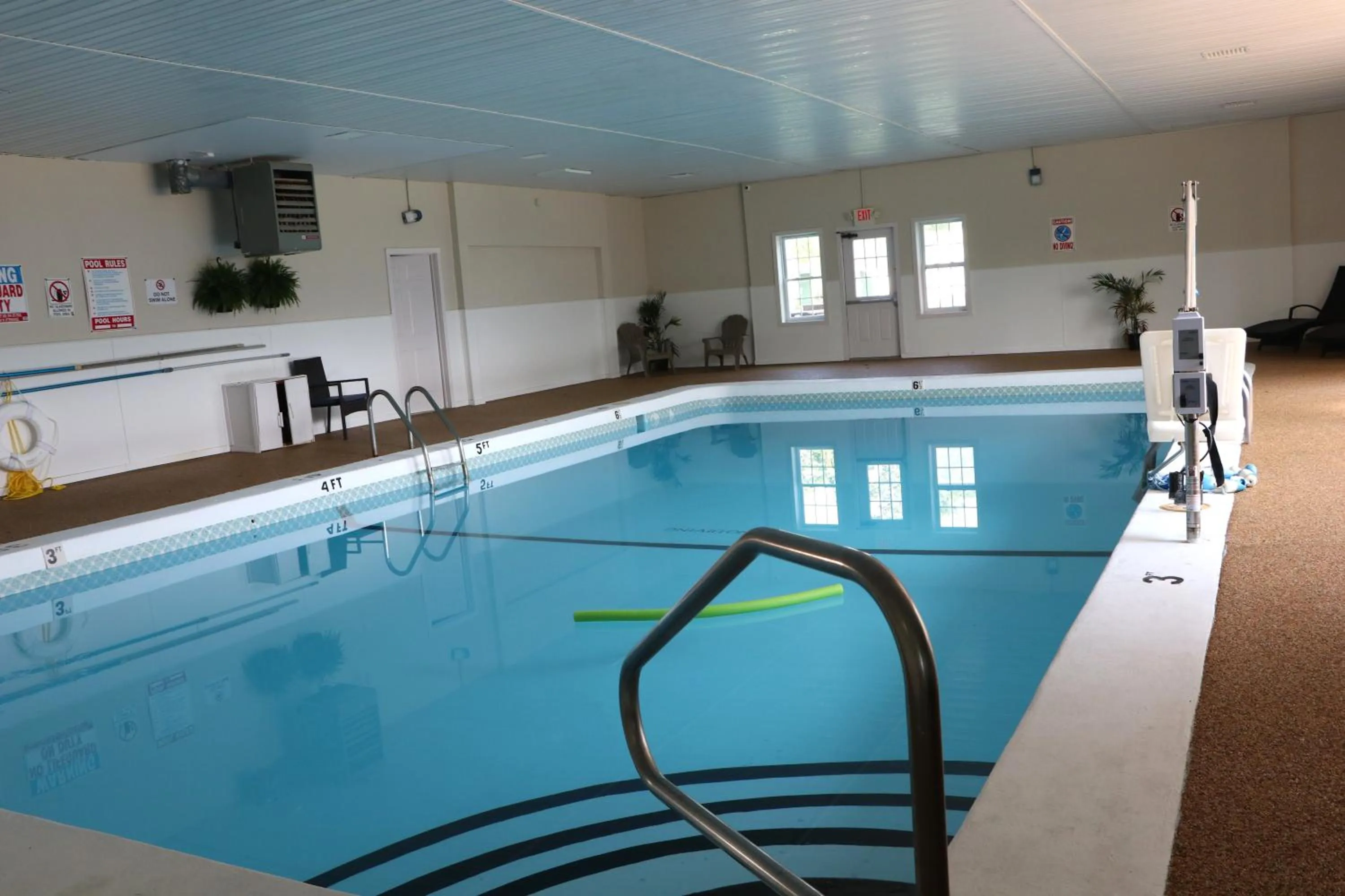 Swimming pool in Sunbird Cape Cod Annex