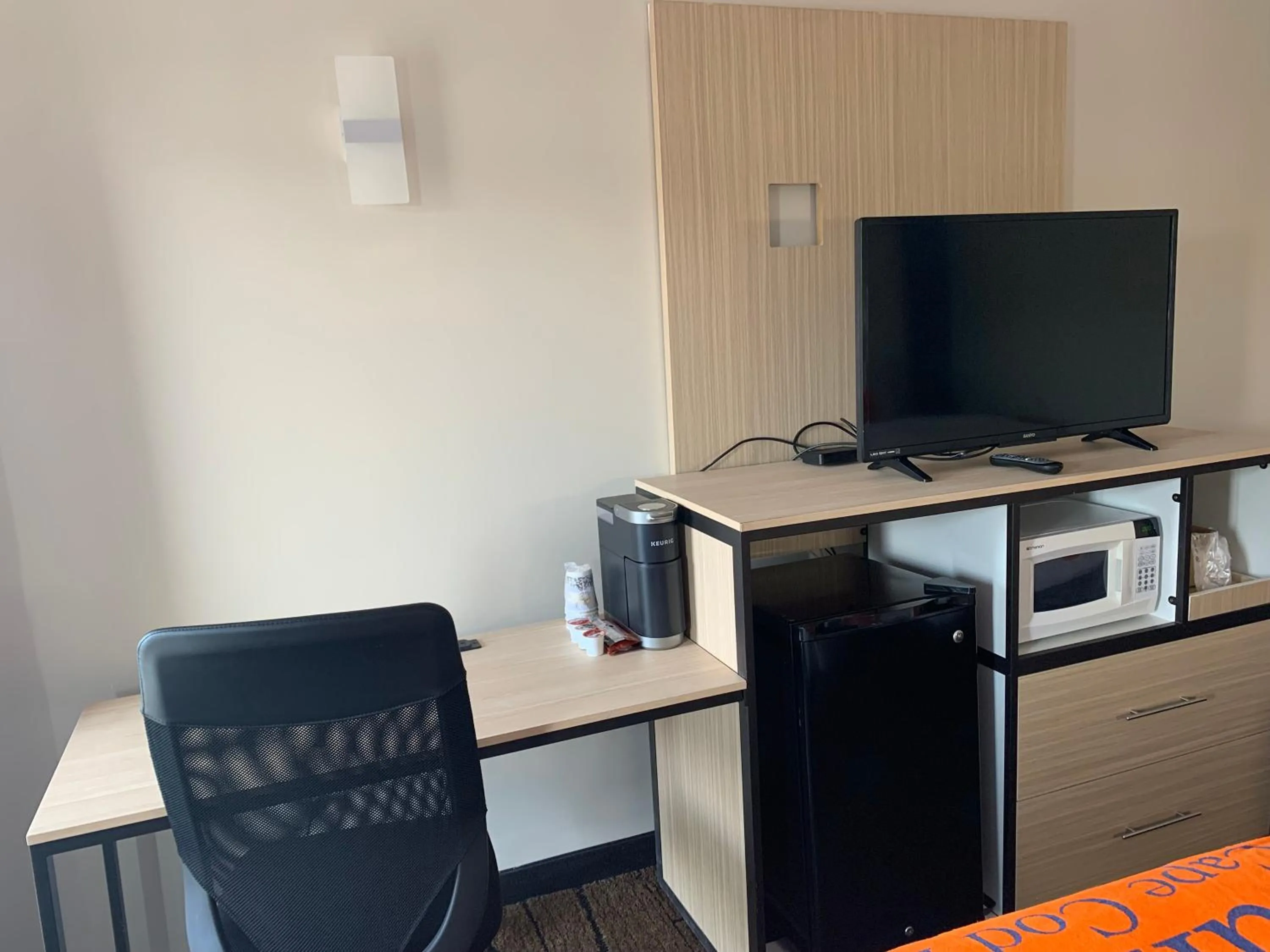 TV and multimedia in Sunbird Cape Cod Annex