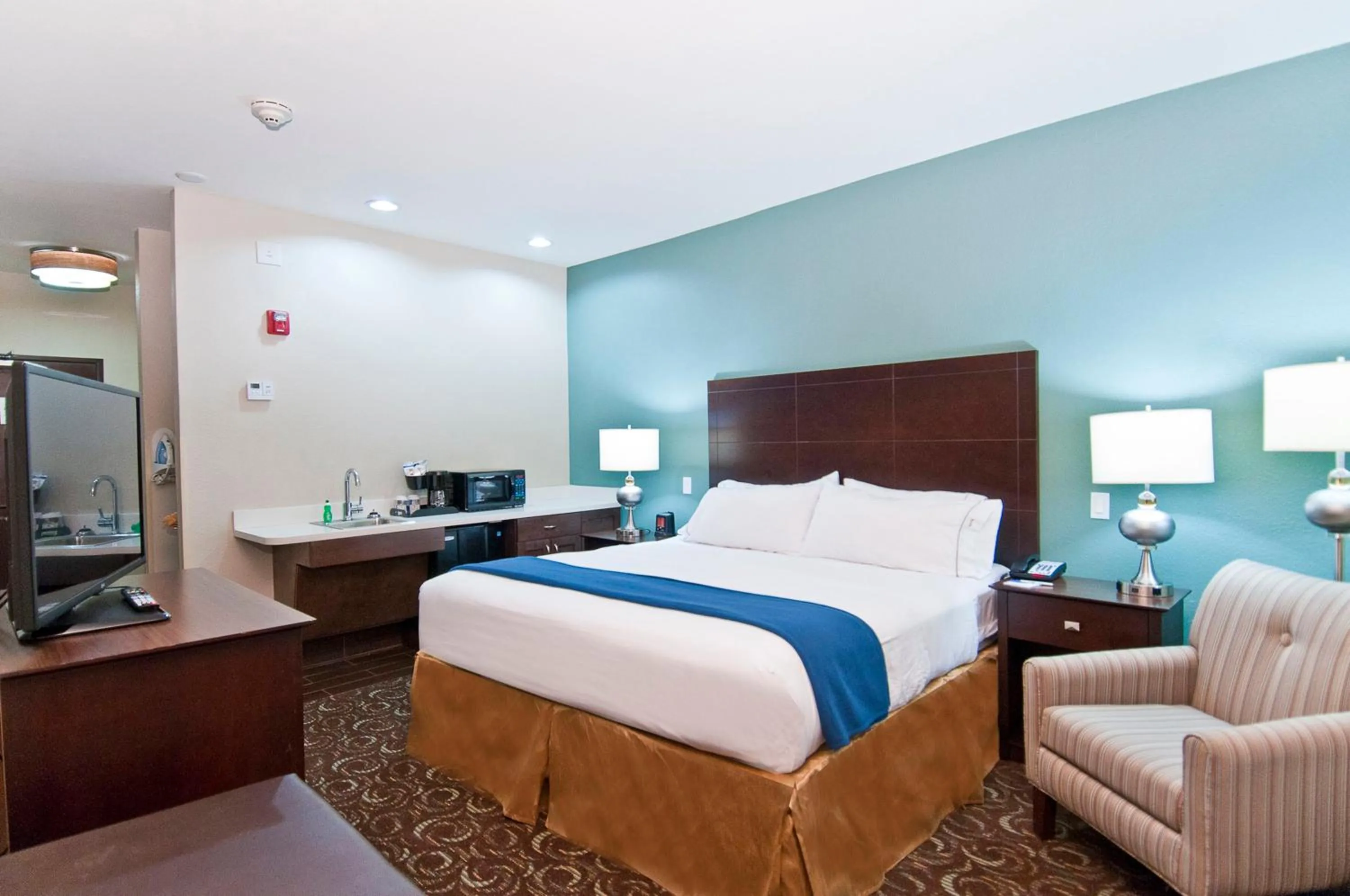 Photo of the whole room, Bed in Holiday Inn Express & Suites San Antonio Frost Bank Center by IHG