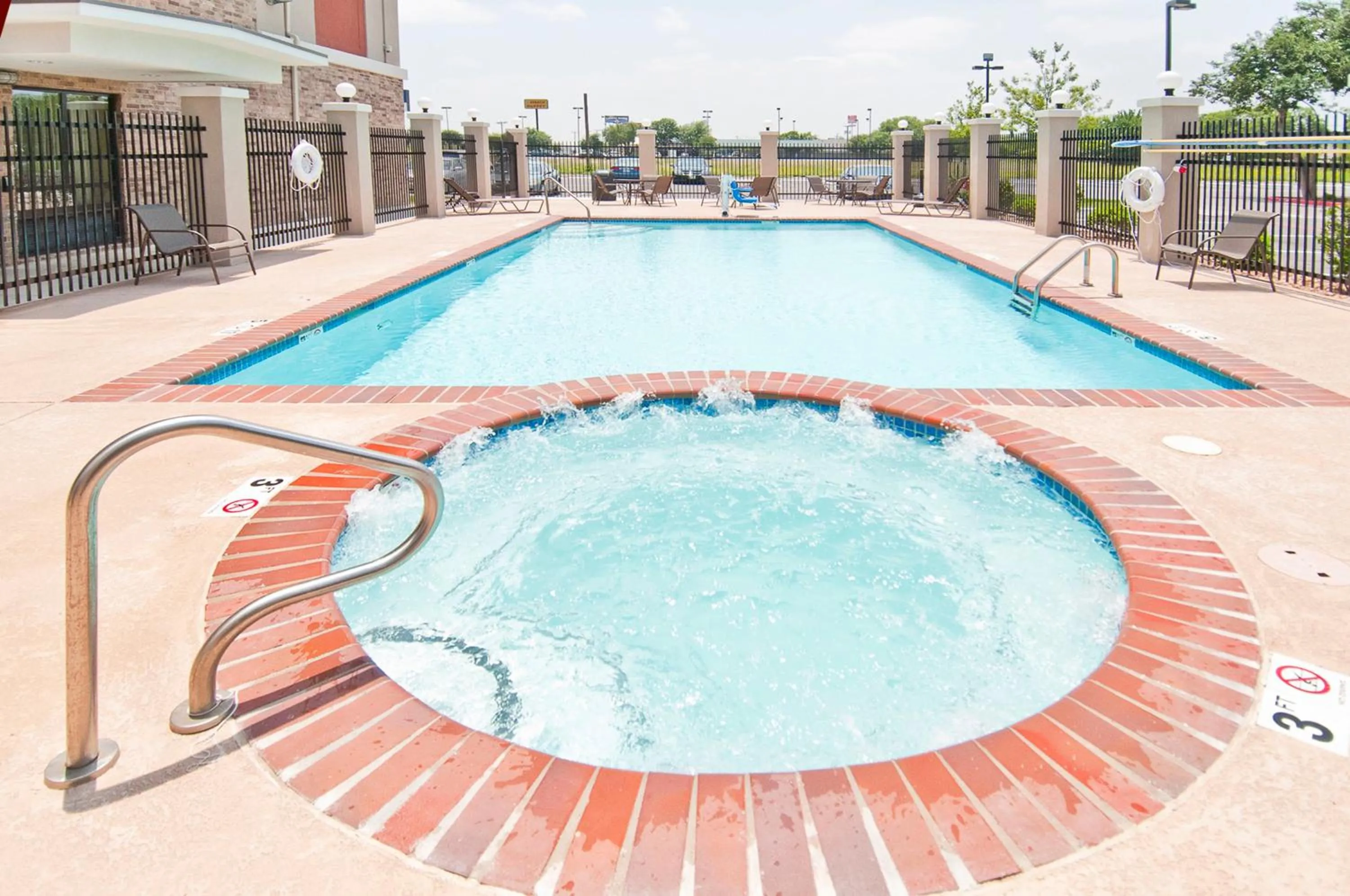 Swimming pool in Holiday Inn Express & Suites San Antonio Frost Bank Center by IHG
