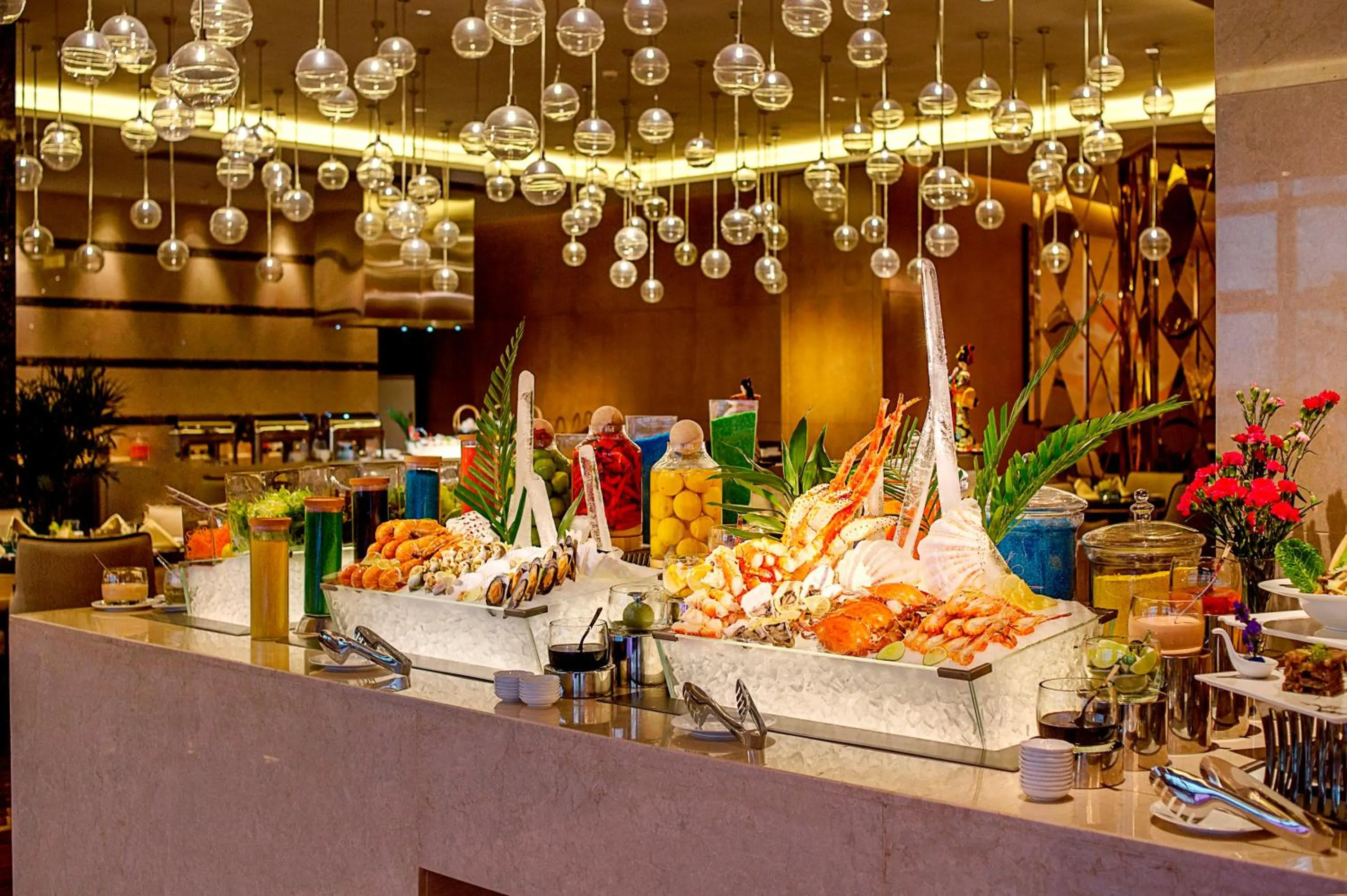 Breakfast in Expo Center Hotel - Free Shuttle Bus & Late Check-out