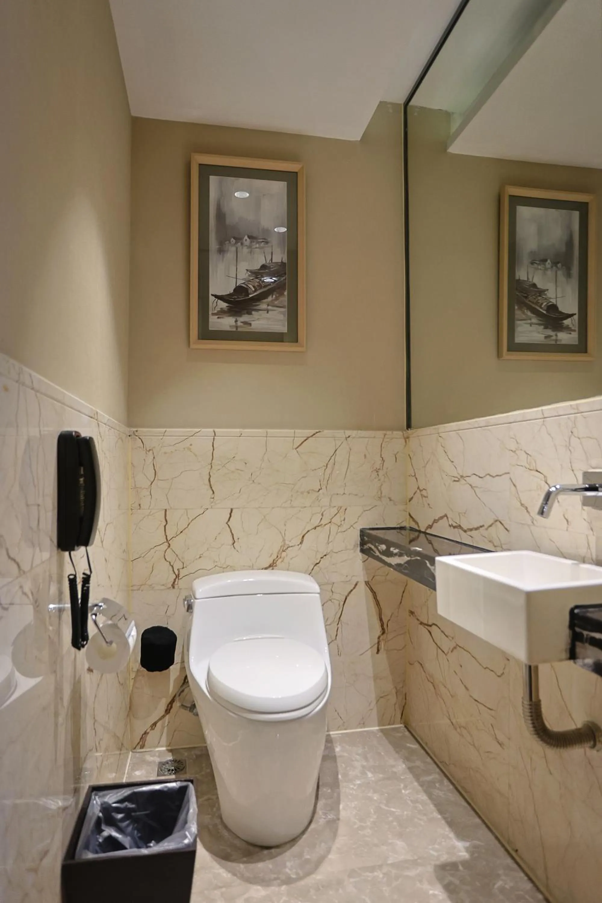 Toilet in Expo Center Hotel - Free Shuttle Bus & Late Check-out