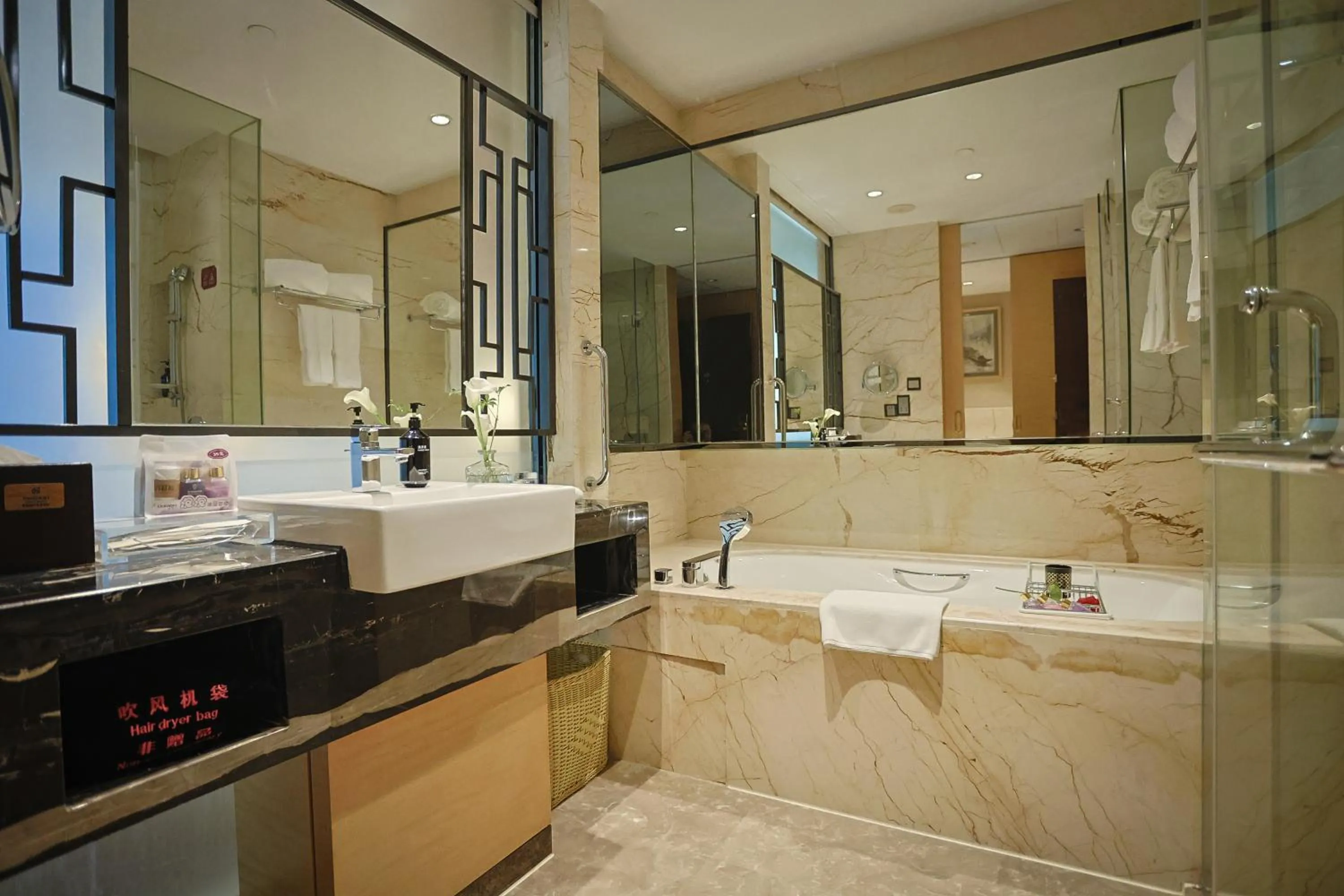 Bathroom in Expo Center Hotel - Free Shuttle Bus & Late Check-out