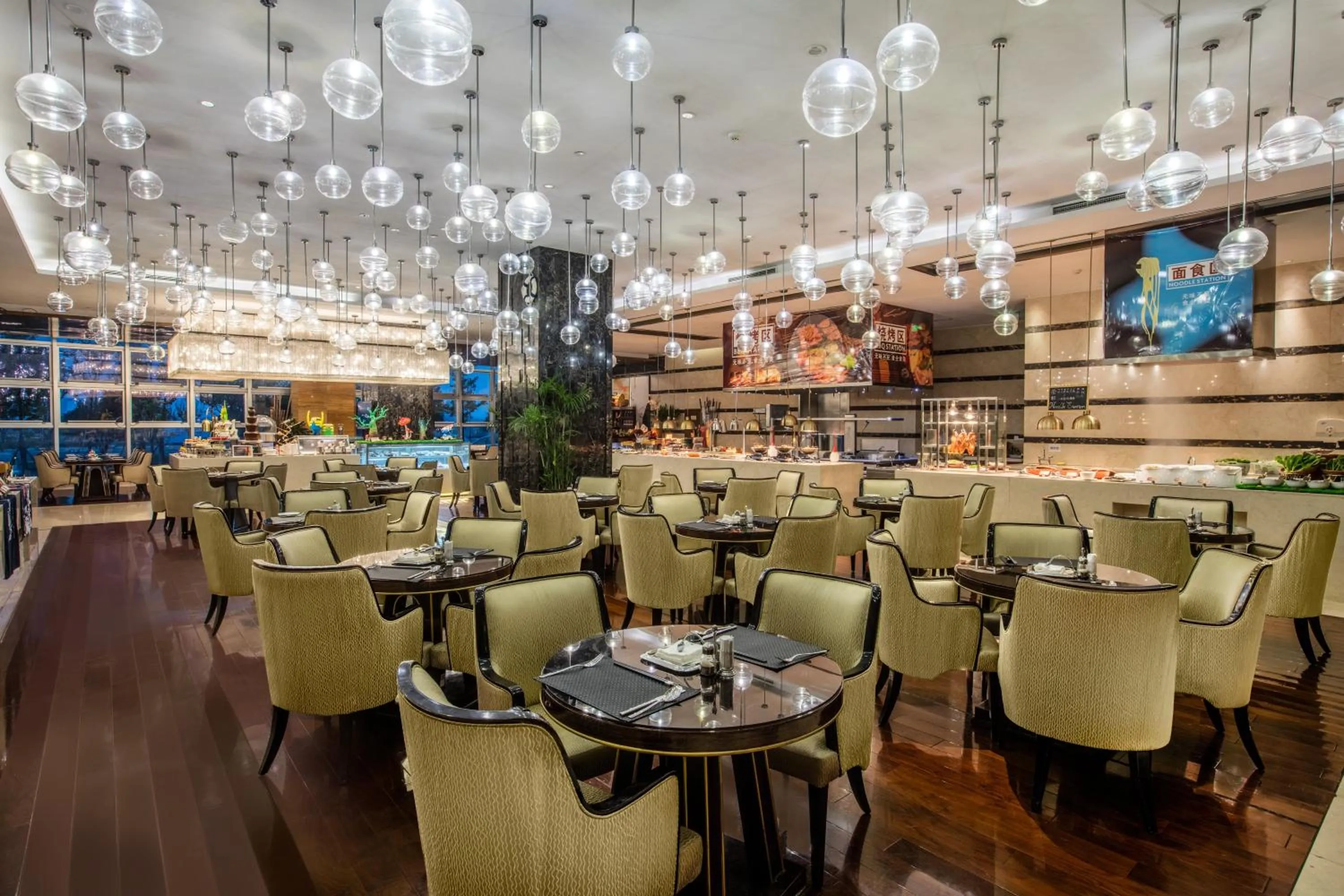 Restaurant/places to eat in Expo Center Hotel - Free Shuttle Bus & Late Check-out