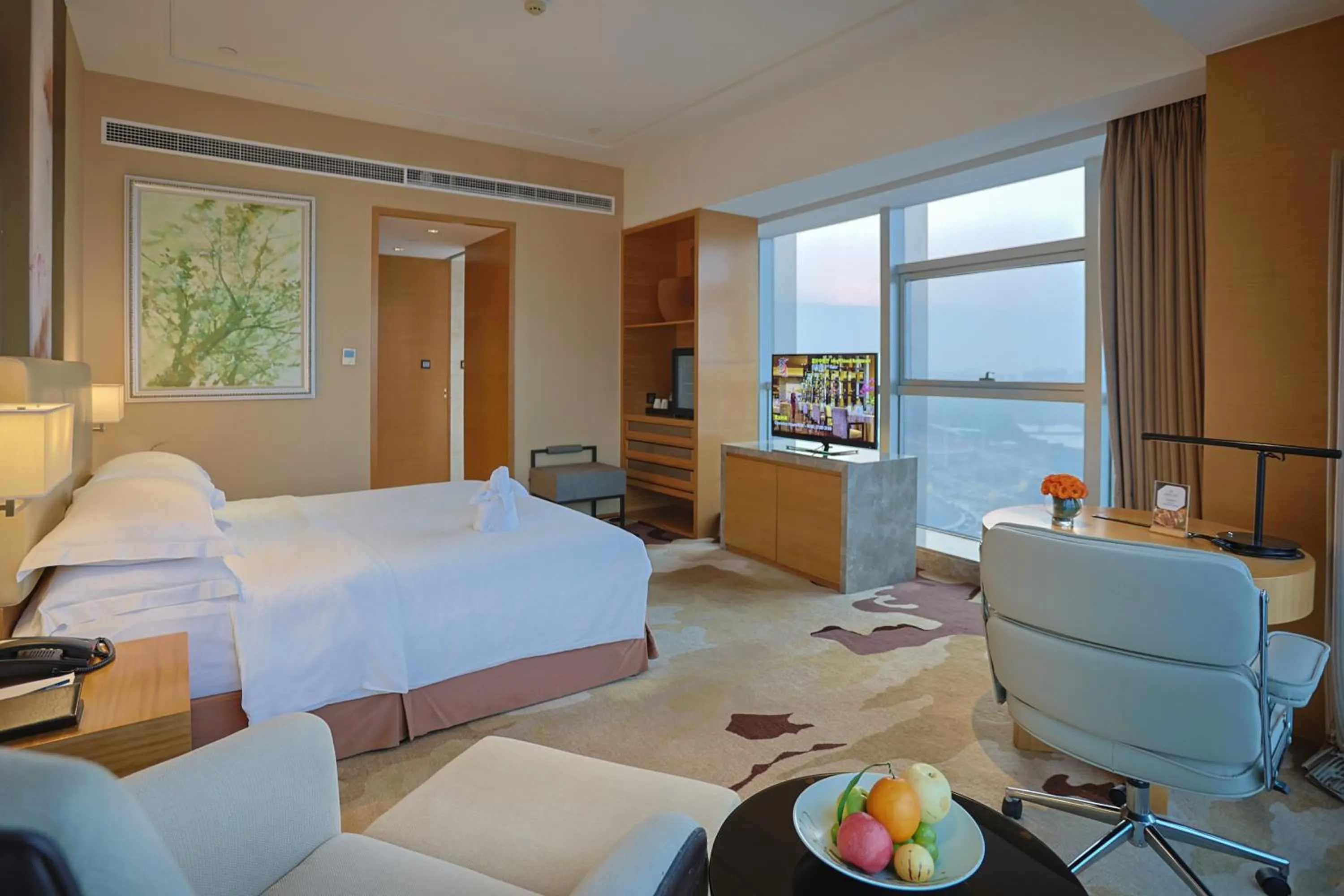 Bed in Expo Center Hotel - Free Shuttle Bus & Late Check-out