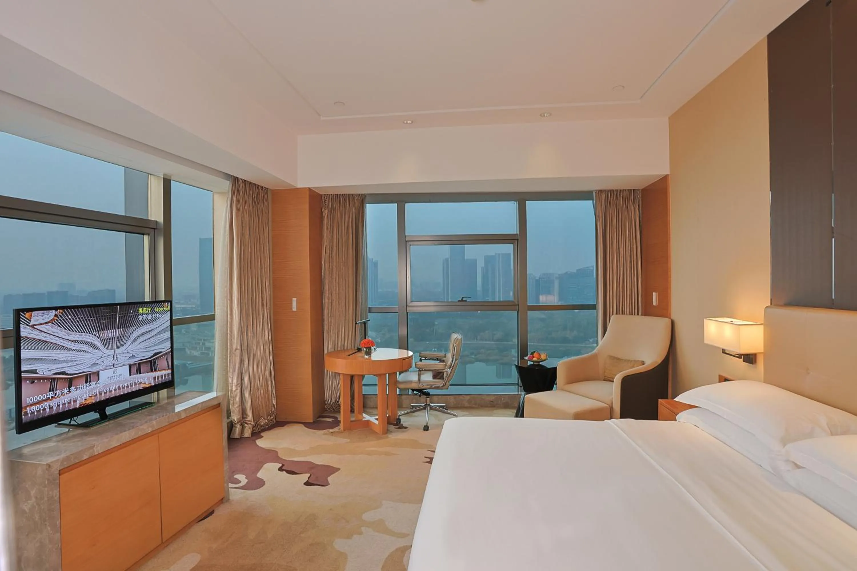 Bed in Expo Center Hotel - Free Shuttle Bus & Late Check-out