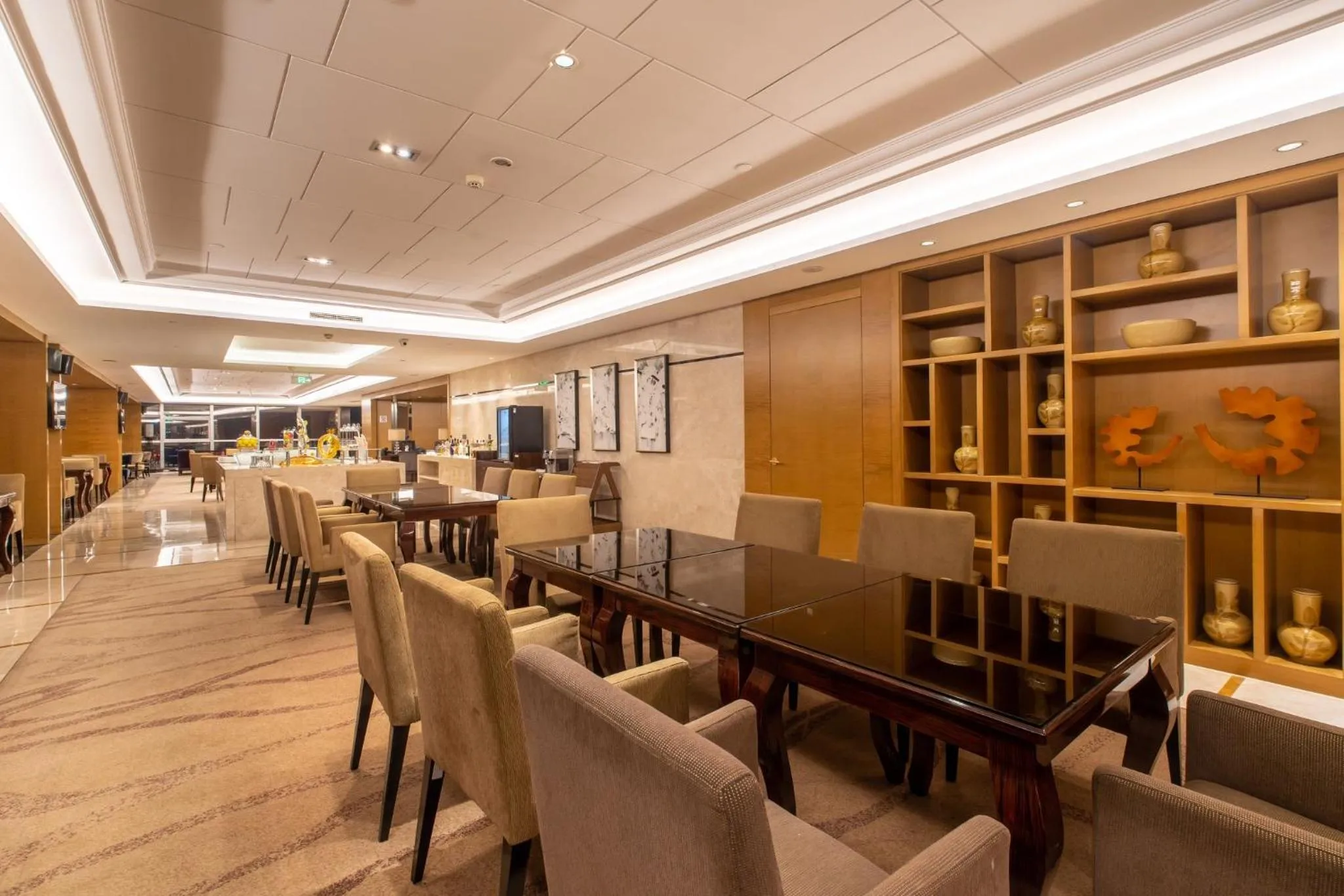 Lounge or bar in Expo Center Hotel - Free Shuttle Bus & Late Check-out