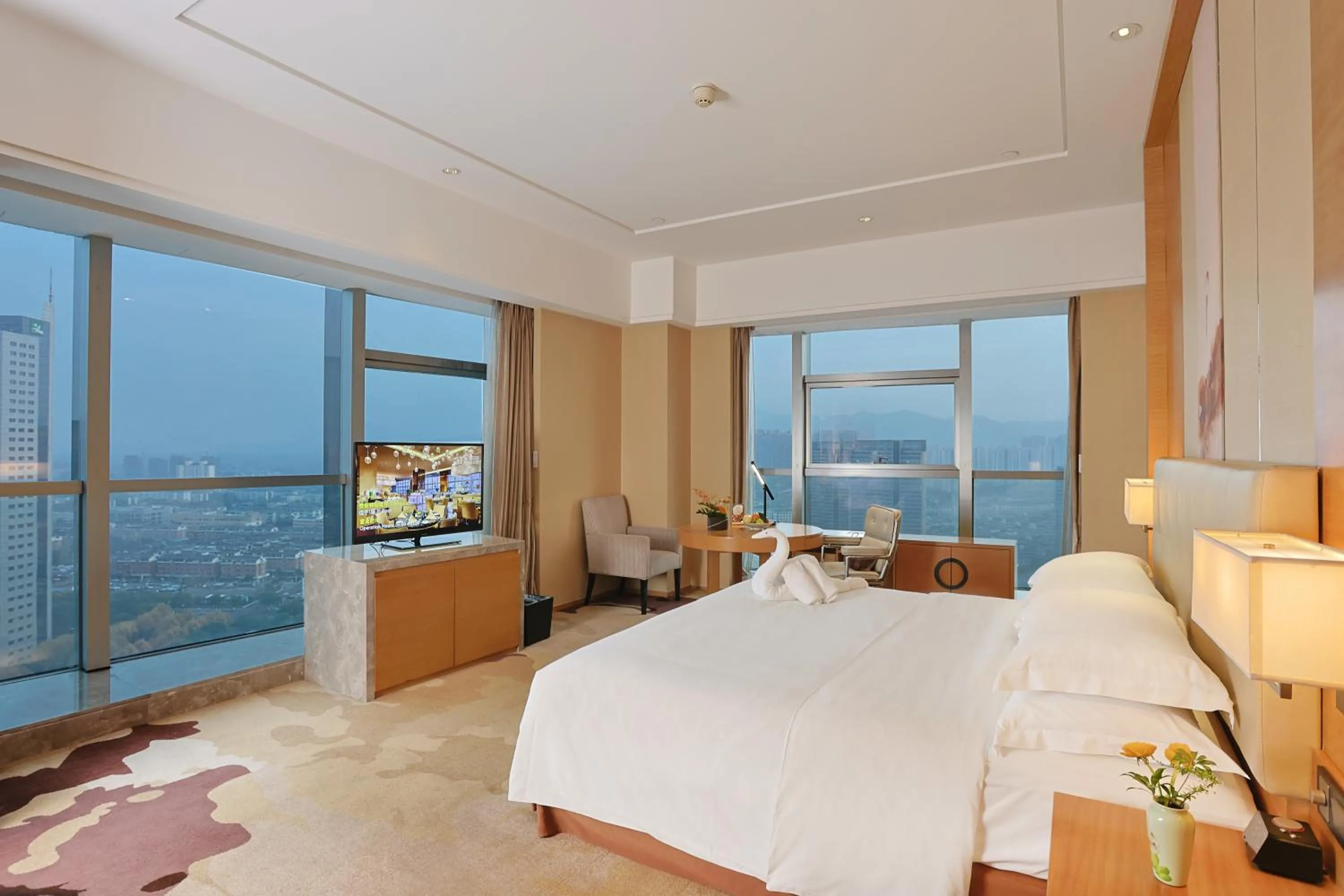 Bed in Expo Center Hotel - Free Shuttle Bus & Late Check-out