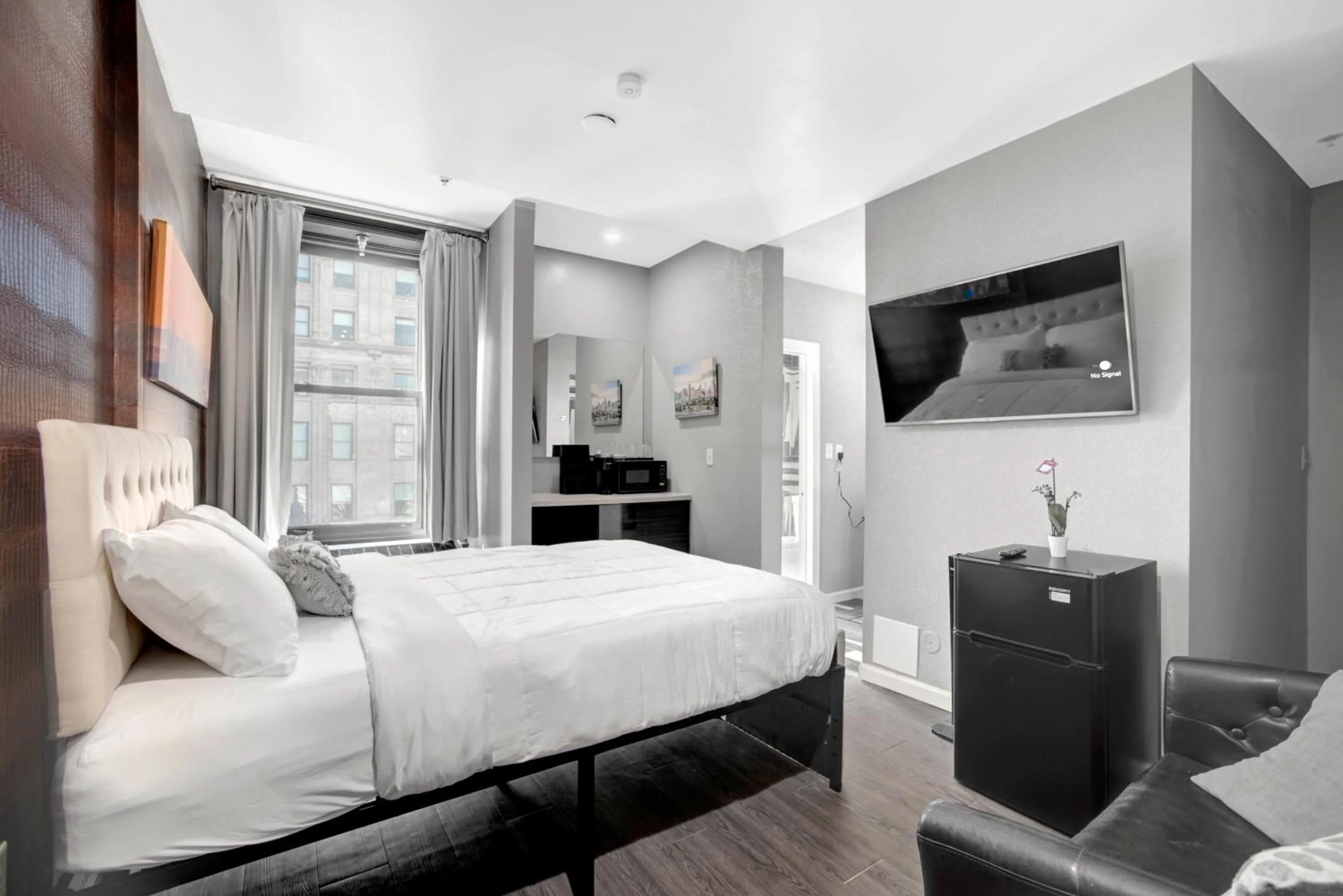 Bedroom, Bed in Good Hotels Downtown Denver