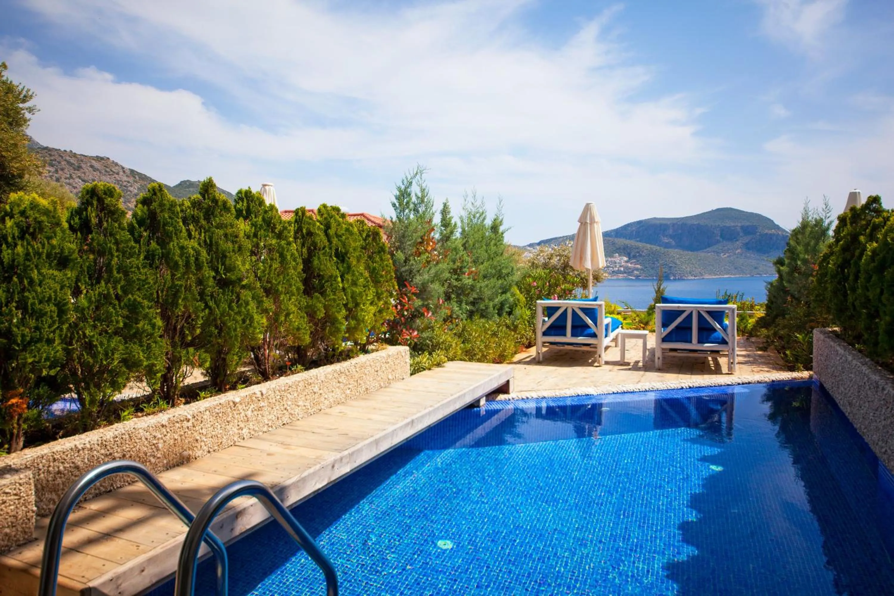 Swimming pool in Asfiya Sea View Hotel