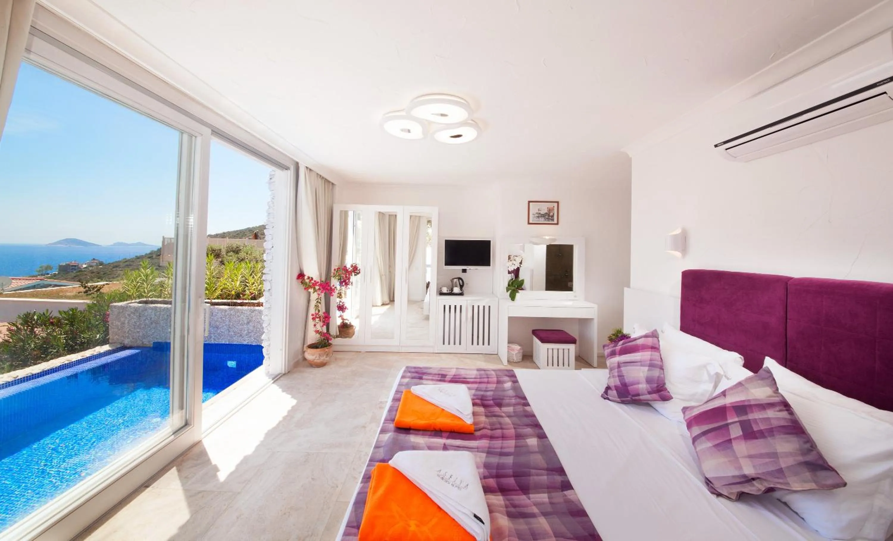 Bed in Asfiya Sea View Hotel