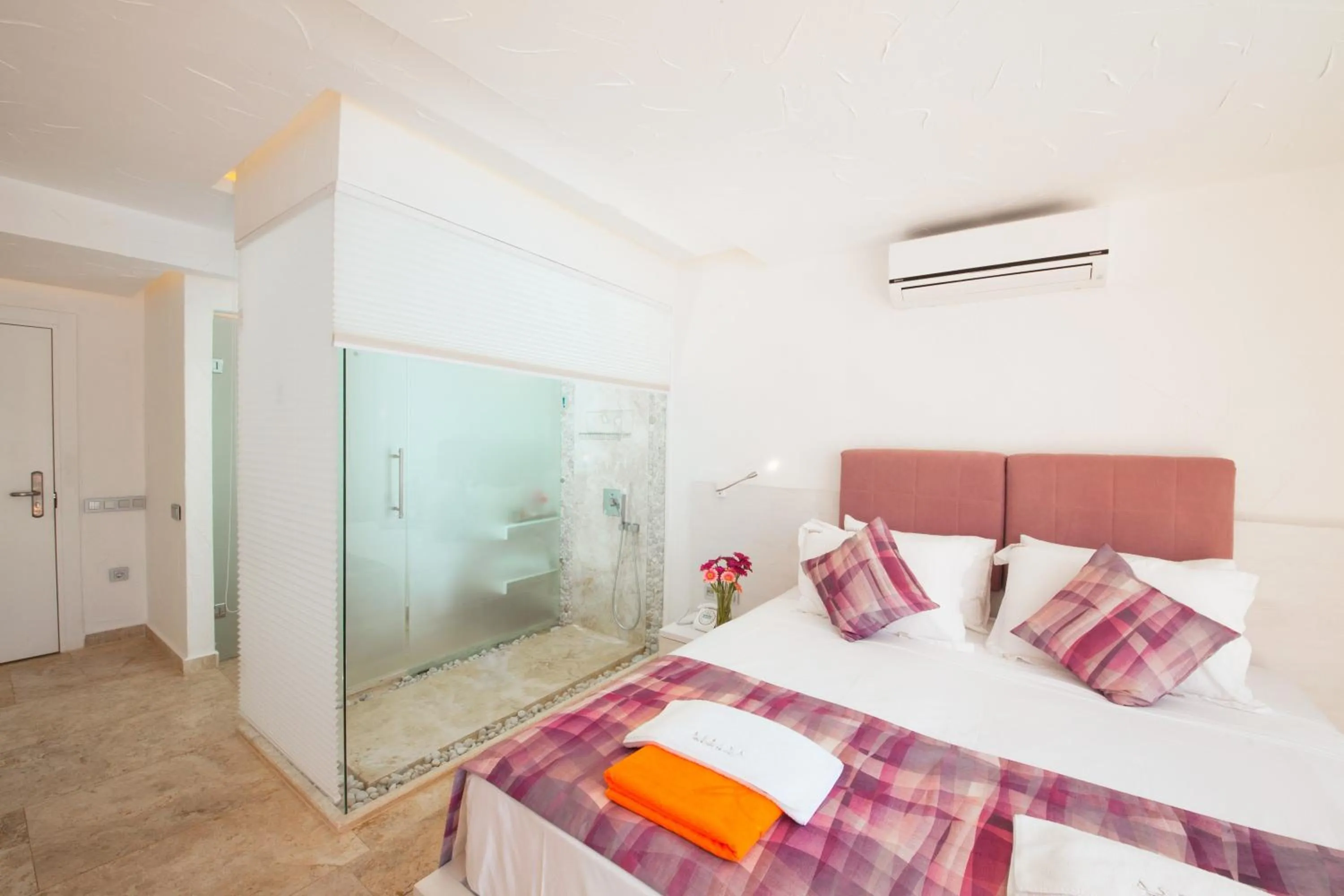 Photo of the whole room, Bed in Asfiya Sea View Hotel