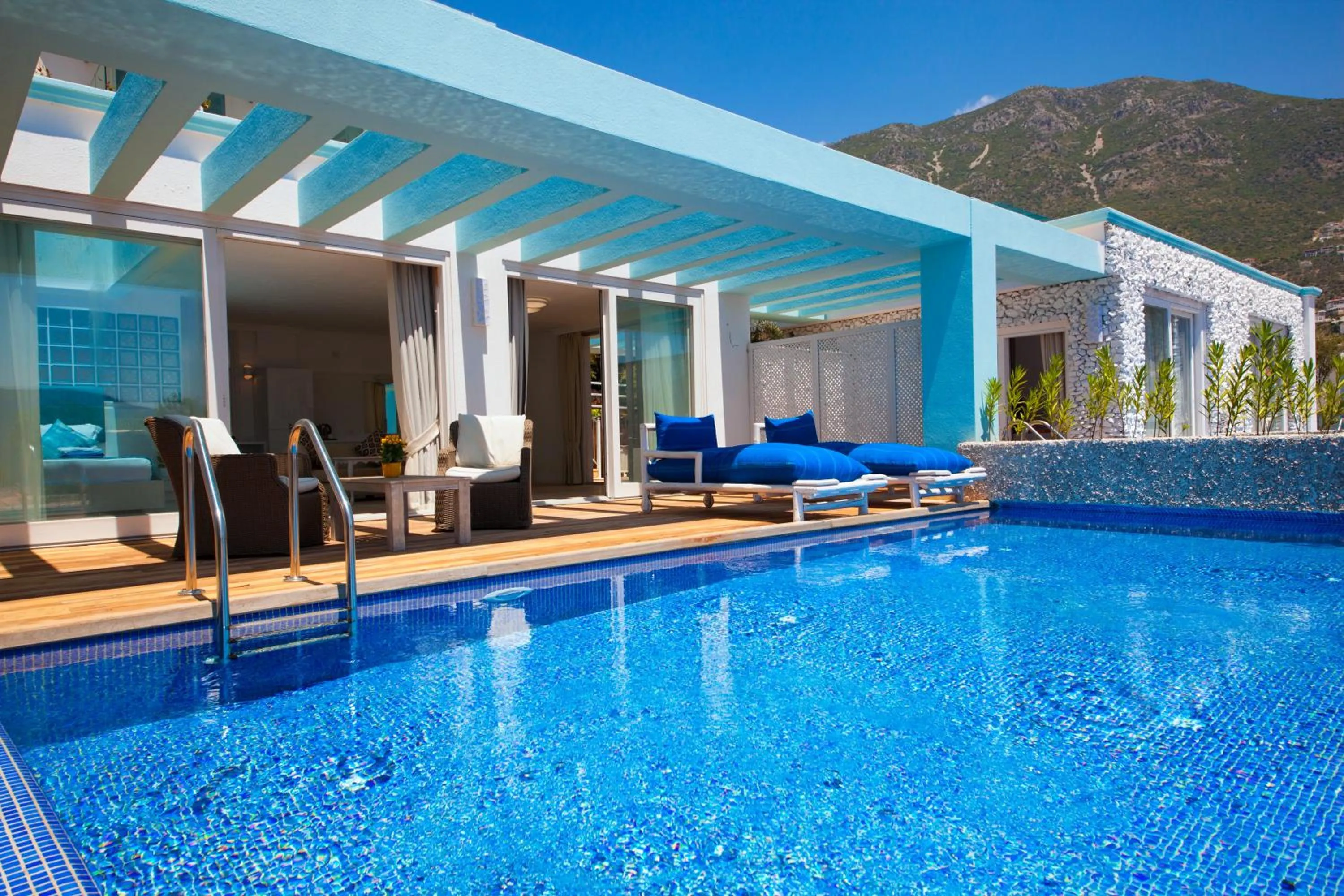 Swimming pool in Asfiya Sea View Hotel