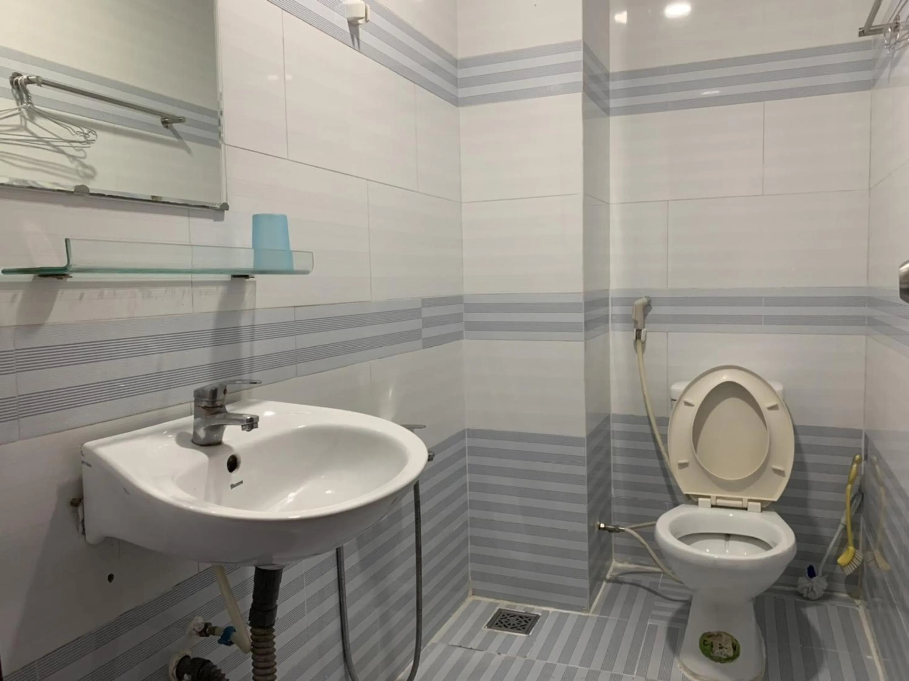 Bathroom in Gia Bao Hotel