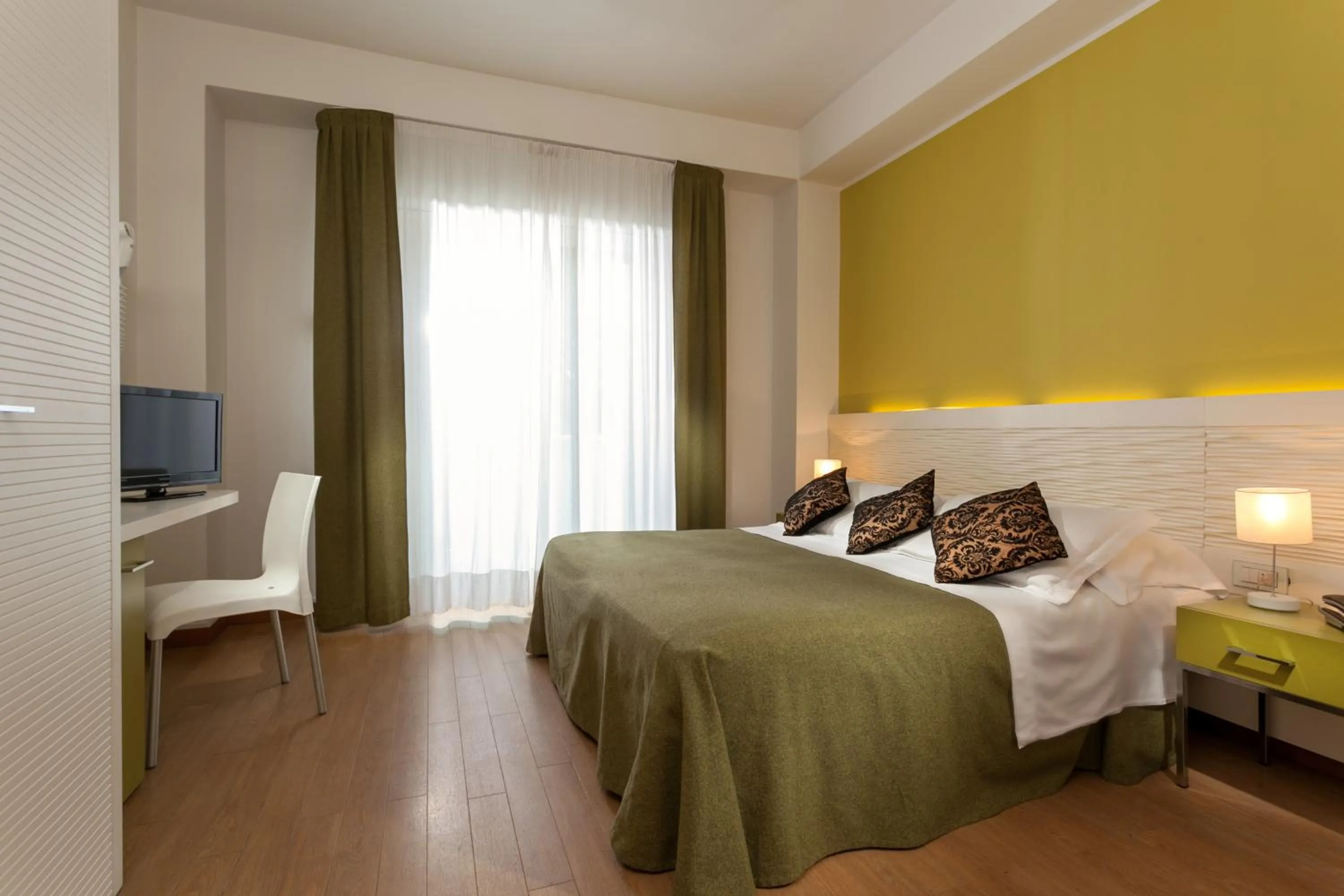 Photo of the whole room in Hotel Mon Pays