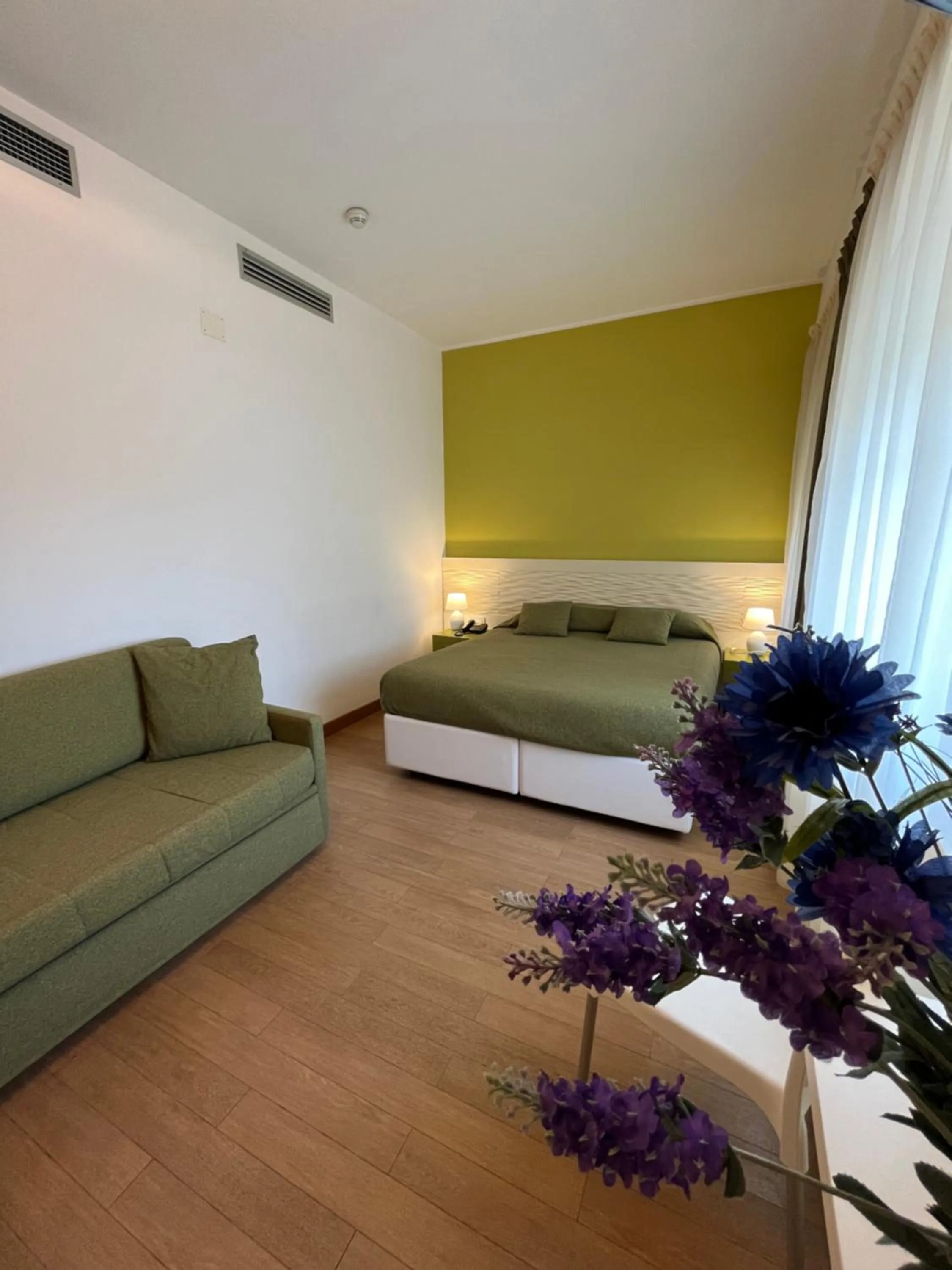 Photo of the whole room in Hotel Mon Pays