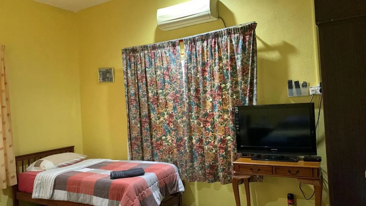 Bed in HOMESTAY Kampong KOTA AUR Resort with swimming pool, Kepala Batas, SEBERANG PERAI, PENANG -MOTAC registered Awarded ASEAN homestay standard Malaysia AWARD 2023-2028 Only 3 minutes from viral KG AGONG