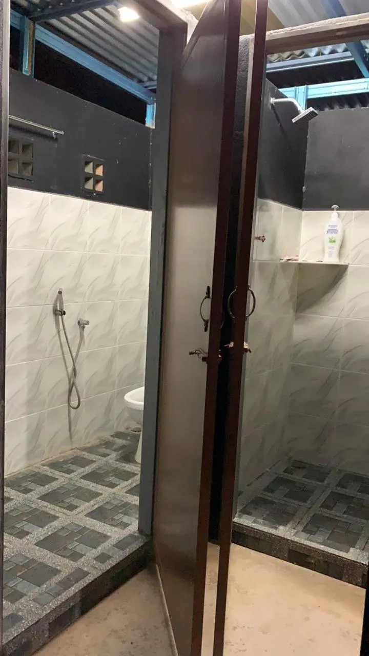 Shower in HOMESTAY Kampong KOTA AUR Resort with swimming pool, Kepala Batas, SEBERANG PERAI, PENANG -MOTAC registered Awarded ASEAN homestay standard Malaysia AWARD 2023-2028 Only 3 minutes from viral KG AGONG