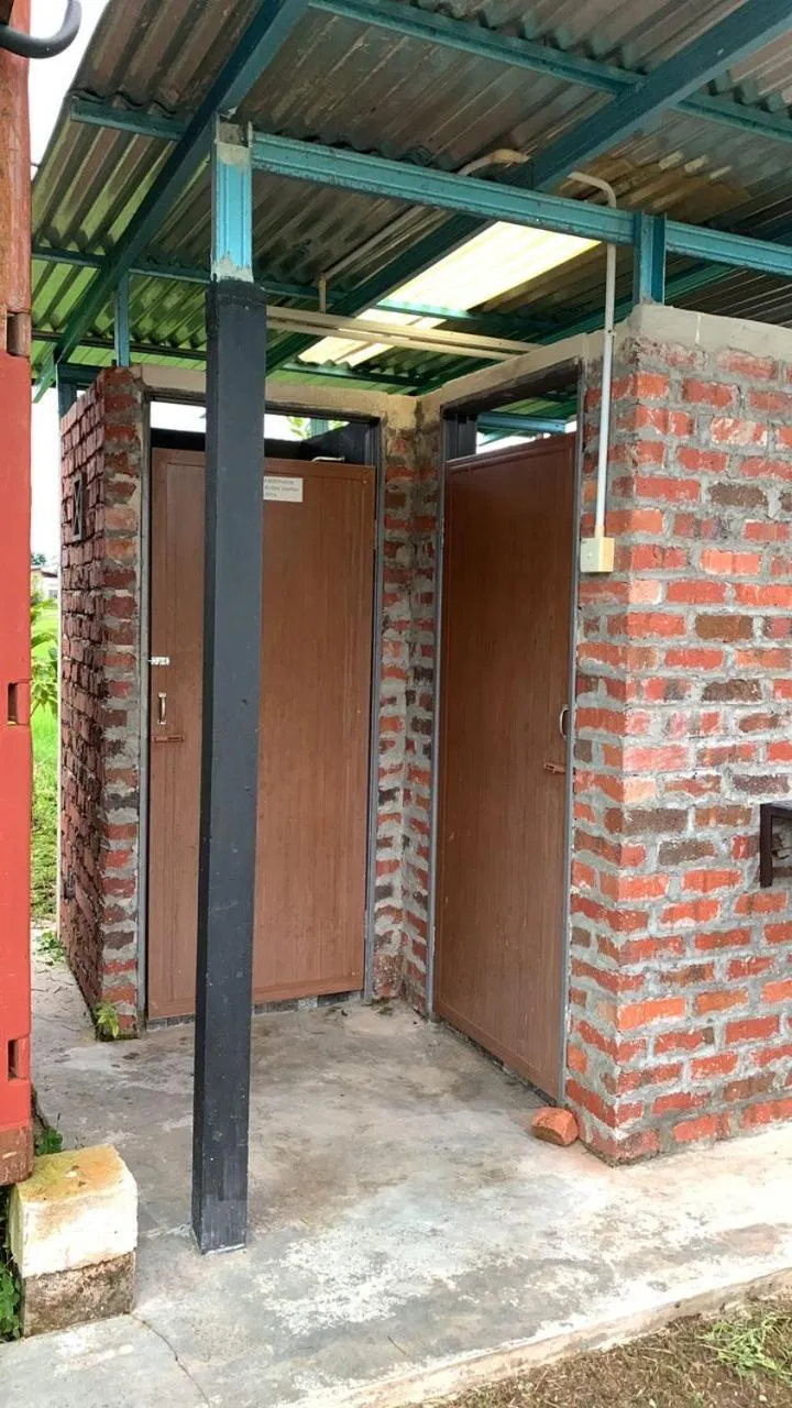 Toilet in HOMESTAY Kampong KOTA AUR Resort with swimming pool, Kepala Batas, SEBERANG PERAI, PENANG -MOTAC registered Awarded ASEAN homestay standard Malaysia AWARD 2023-2028 Only 3 minutes from viral KG AGONG