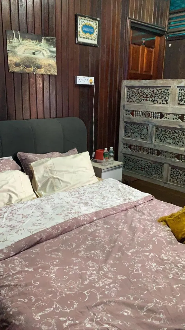 Bed in HOMESTAY Kampong KOTA AUR Resort with swimming pool, Kepala Batas, SEBERANG PERAI, PENANG -MOTAC registered Awarded ASEAN homestay standard Malaysia AWARD 2023-2028 Only 3 minutes from viral KG AGONG