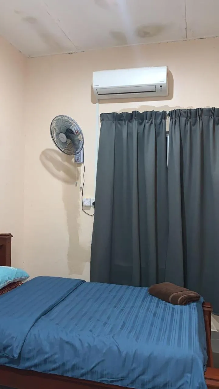 Bed in HOMESTAY Kampong KOTA AUR Resort with swimming pool, Kepala Batas, SEBERANG PERAI, PENANG -MOTAC registered Awarded ASEAN homestay standard Malaysia AWARD 2023-2028 Only 3 minutes from viral KG AGONG