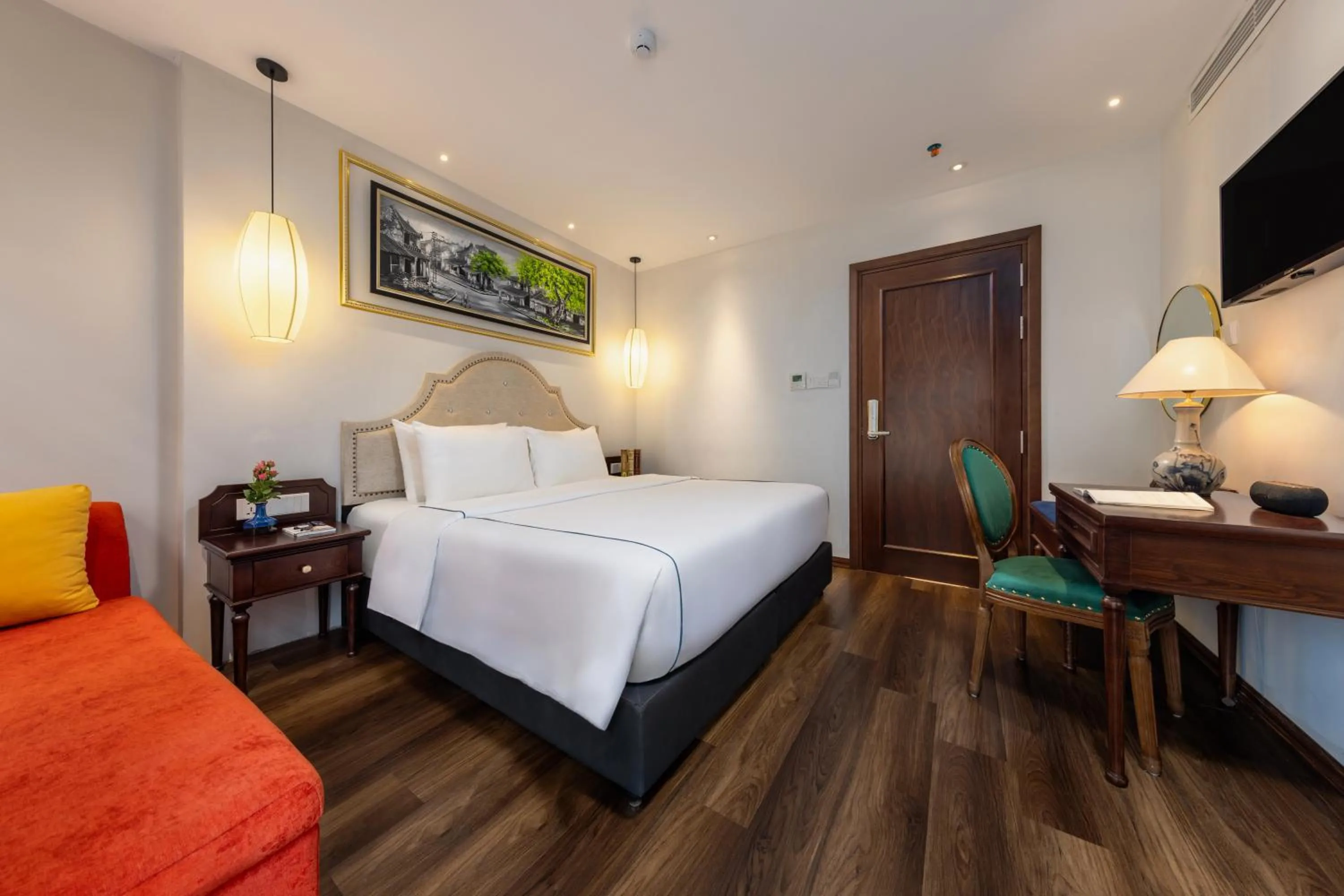 Living room, Bed in Hanoi Calista Hotel & Spa