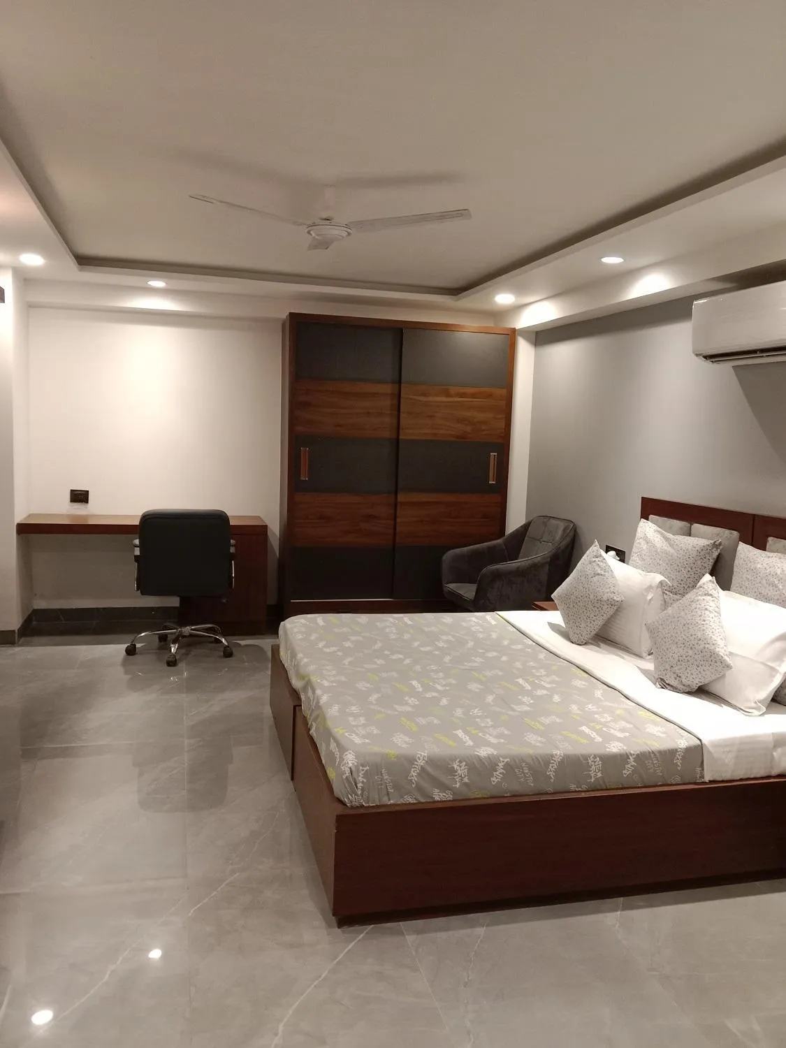Bedroom, Bed in Perch Service Apartment DLF Cyber City
