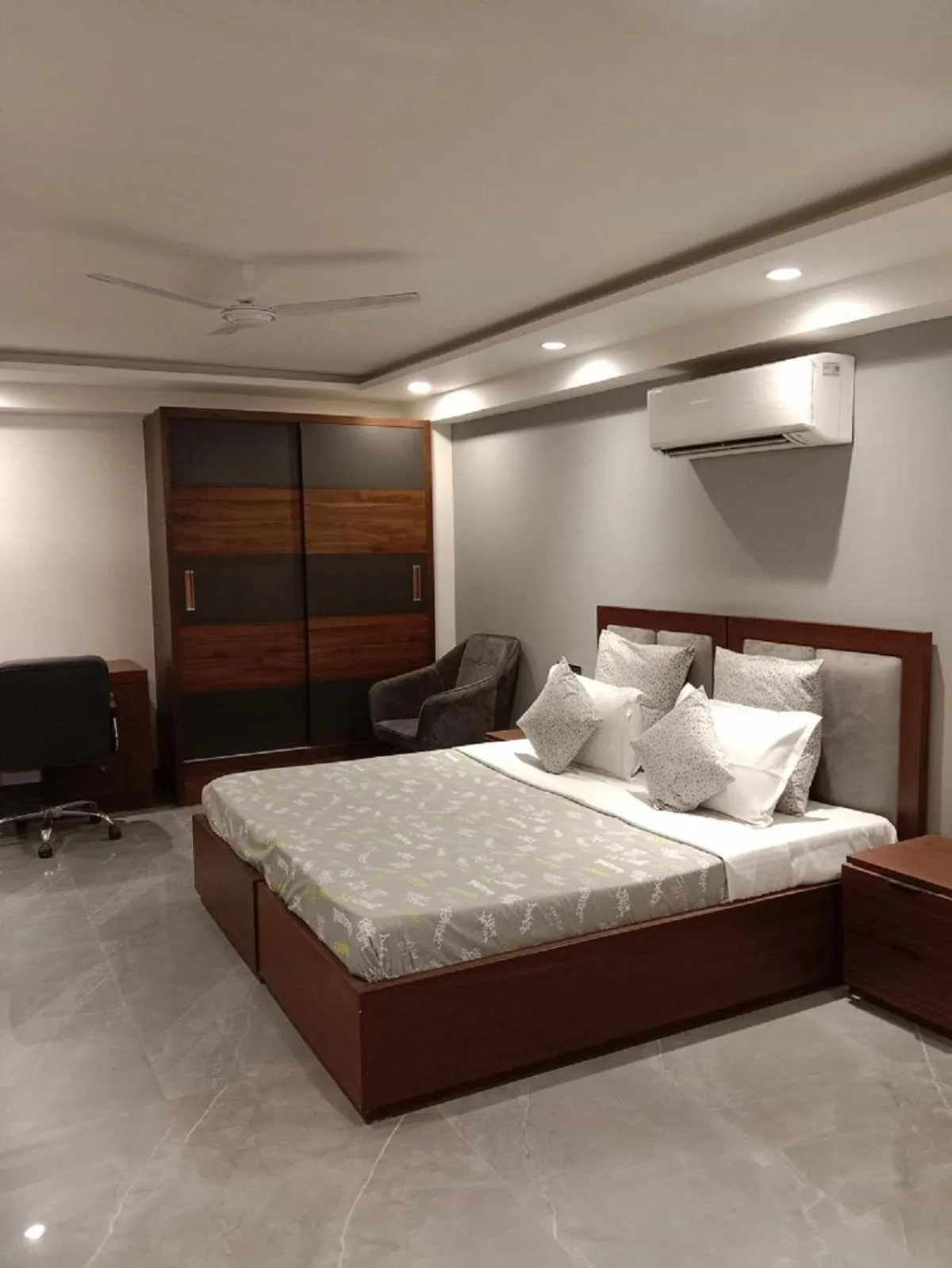 Bedroom, Bed in Perch Service Apartment DLF Cyber City