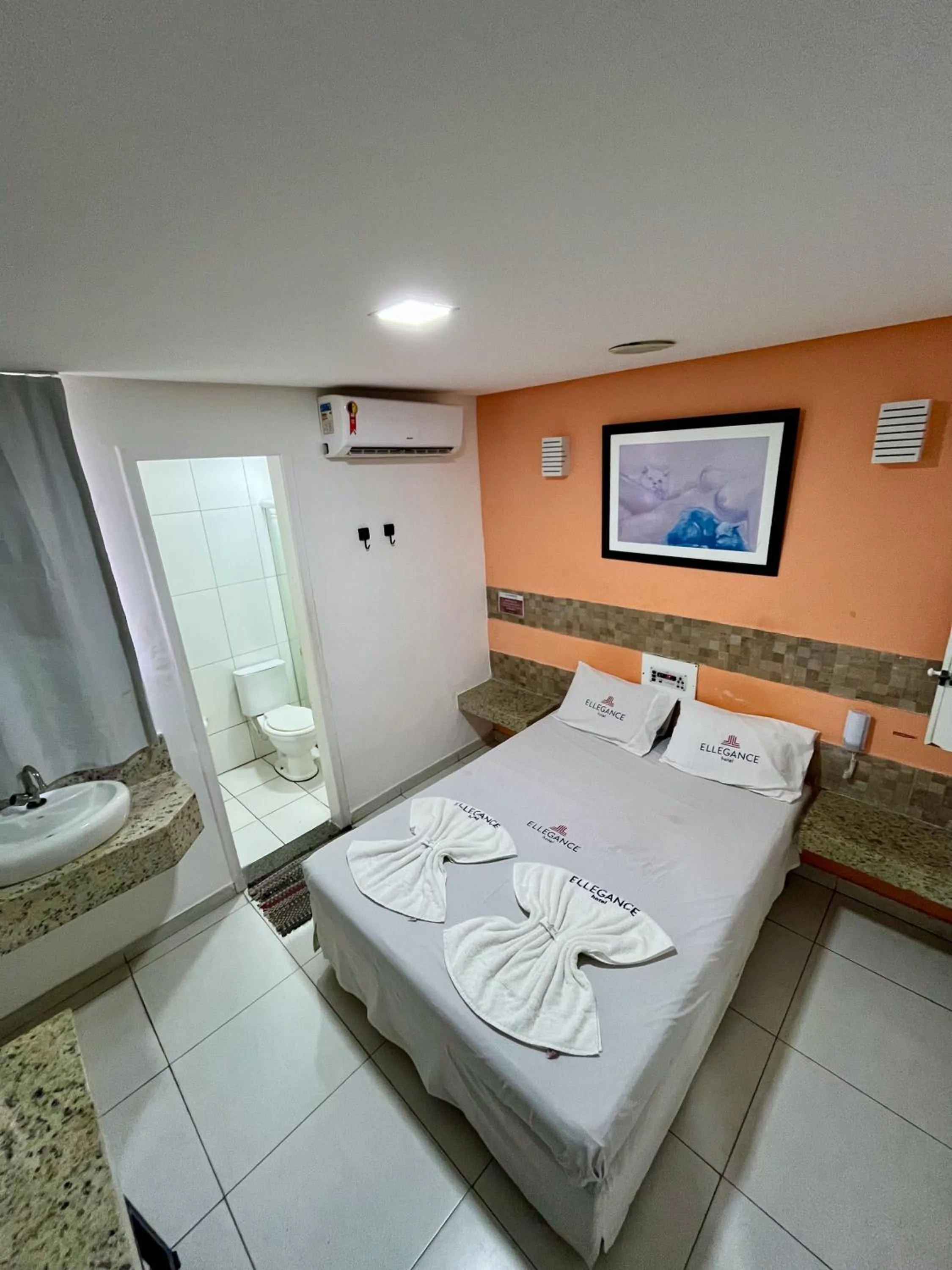 Bed in Hotel Ellegance