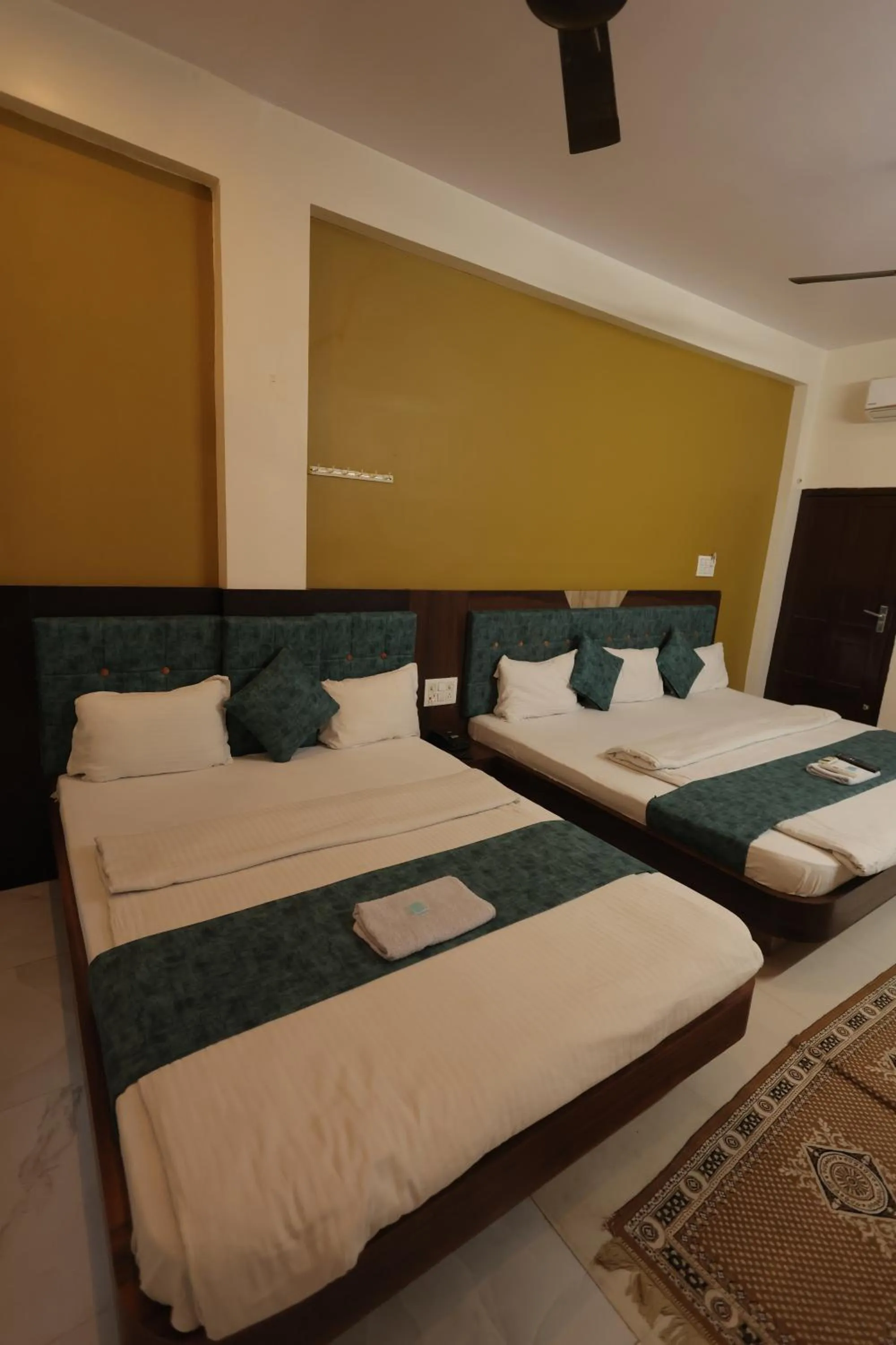 Bed in Hotel Shivalay Palace