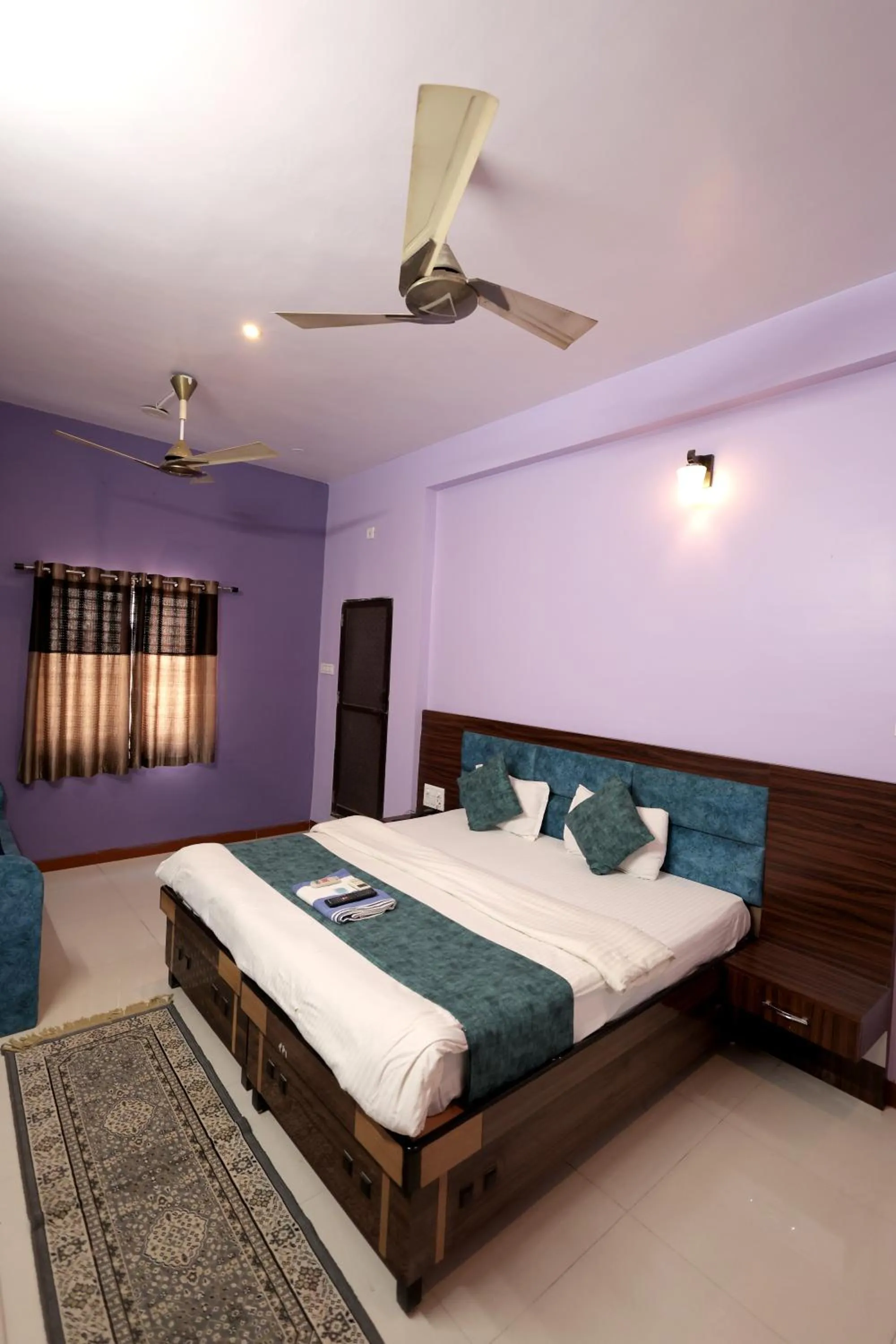 TV and multimedia, Bed in Hotel Shivalay Palace